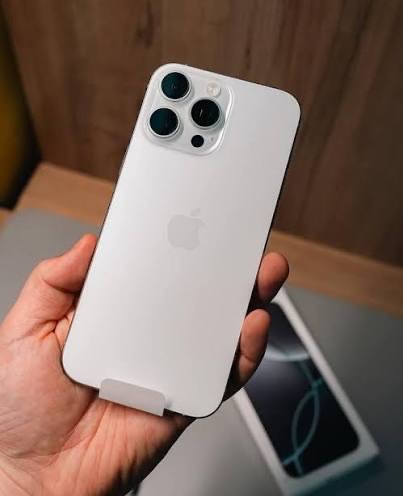 iPhone 16 Pro Max - Image 8