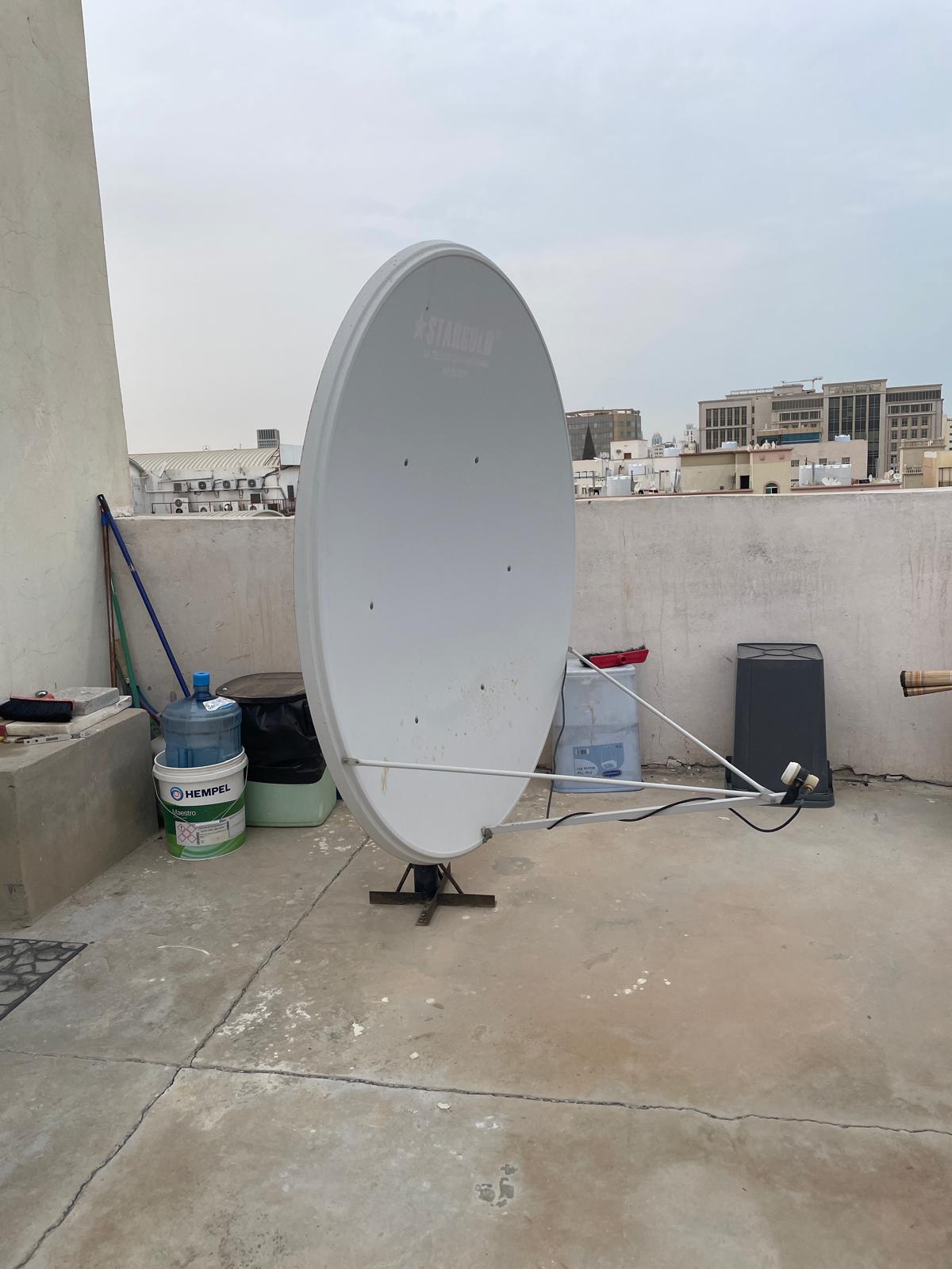 Airtel receiver and dish - Image 1