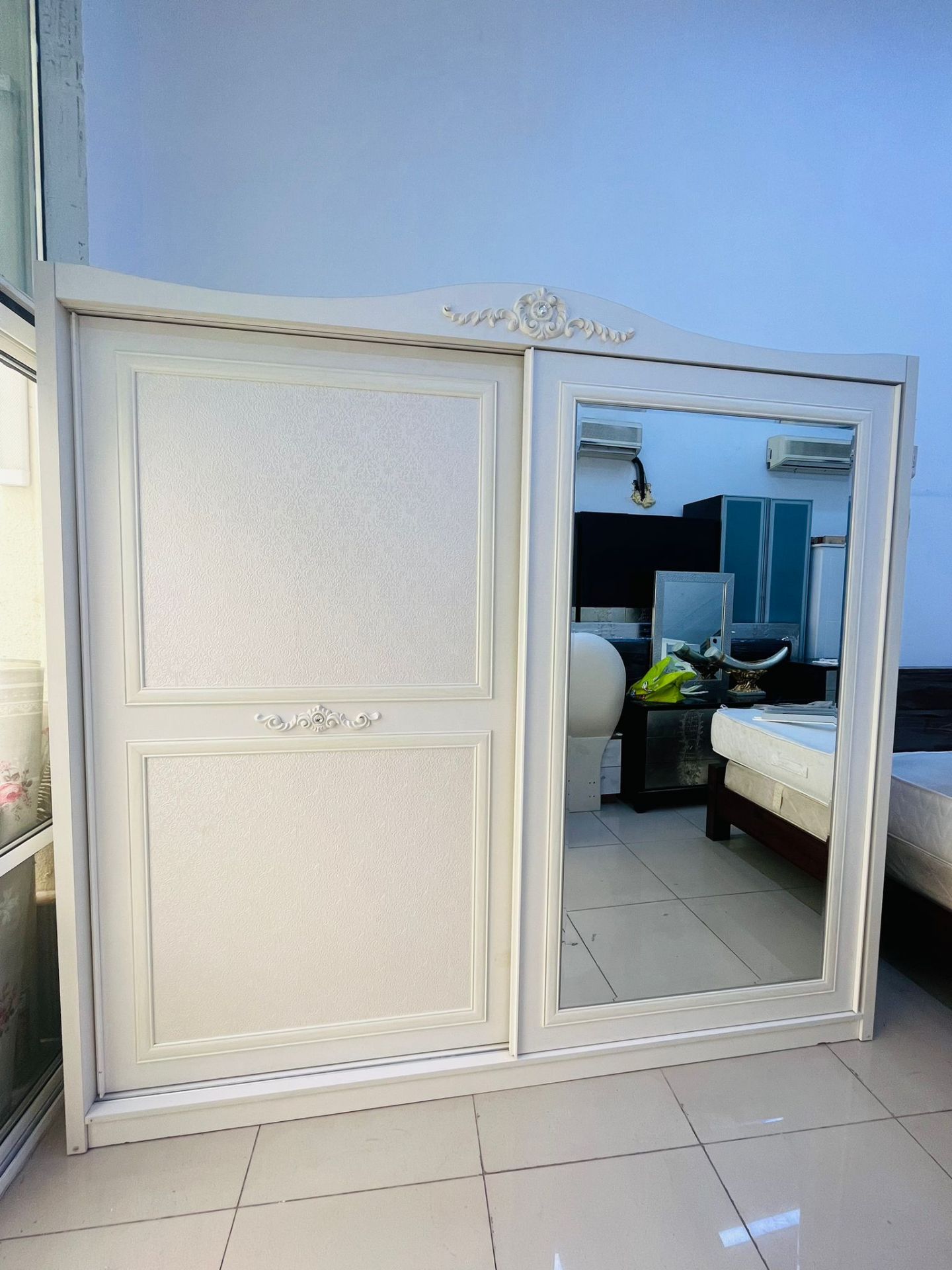 Full bedroom set - Image 1