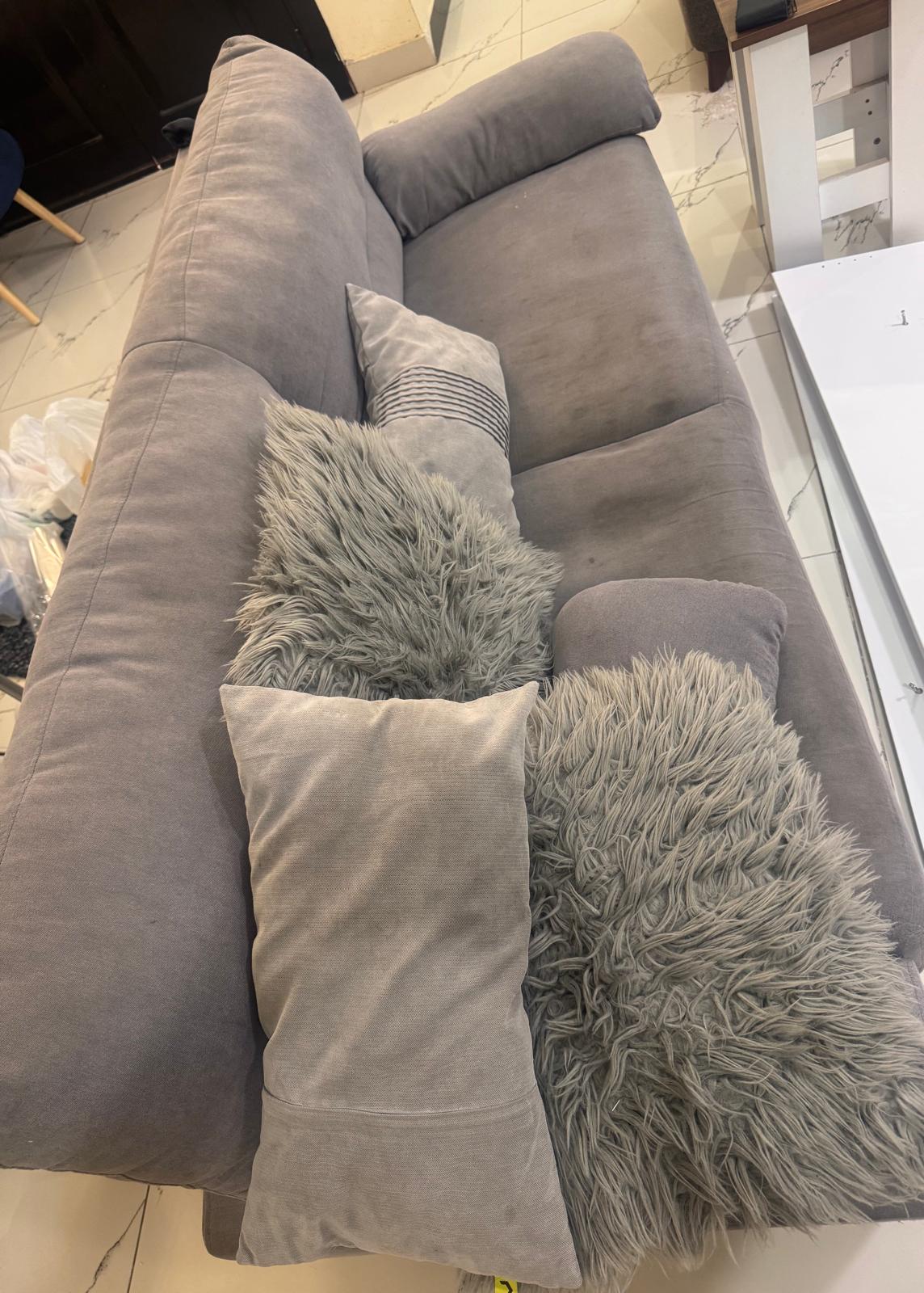 Three seater sofa in a nice condition - Image 4