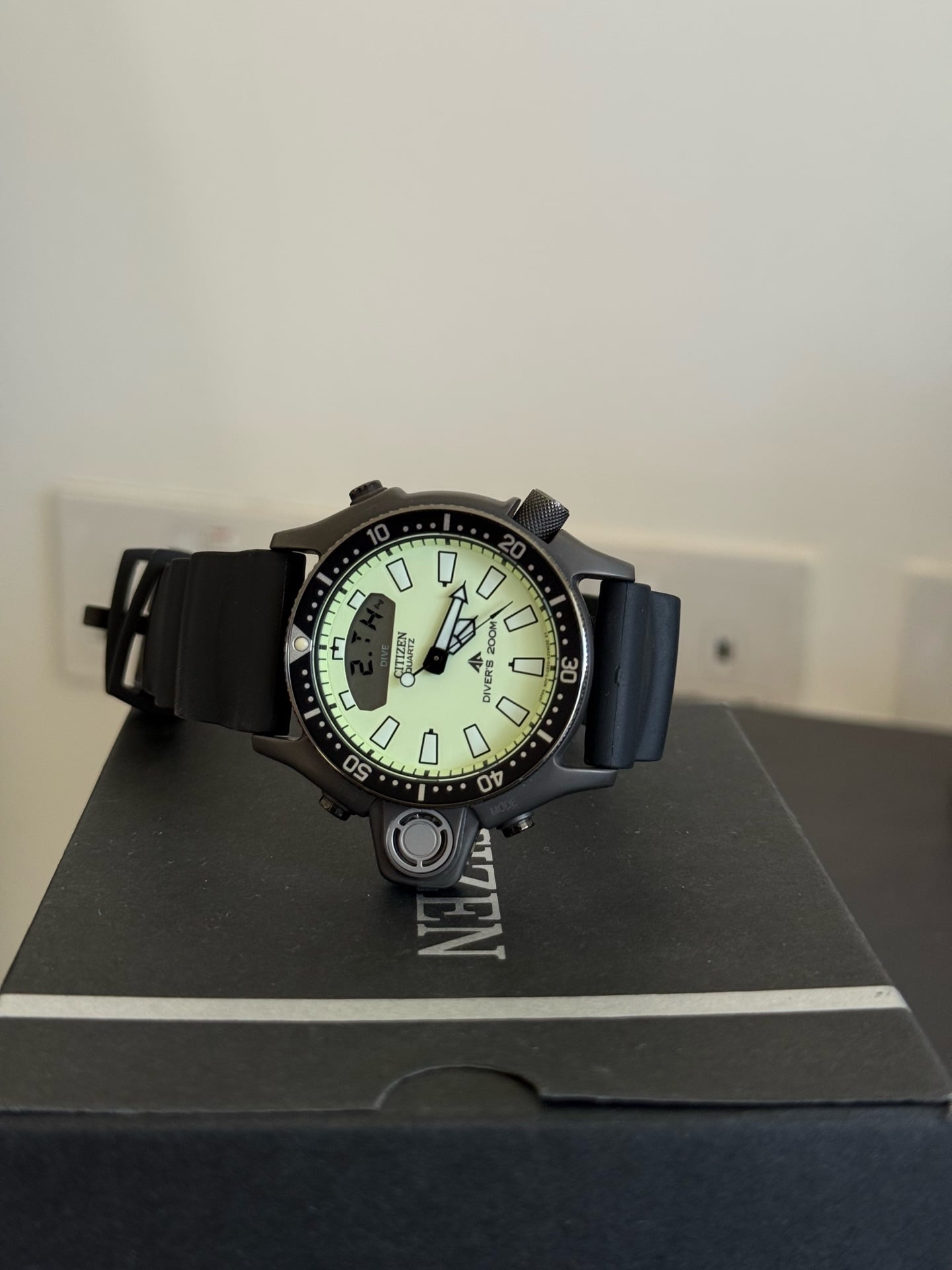 Citizen Aqua Land Black  - Image 3