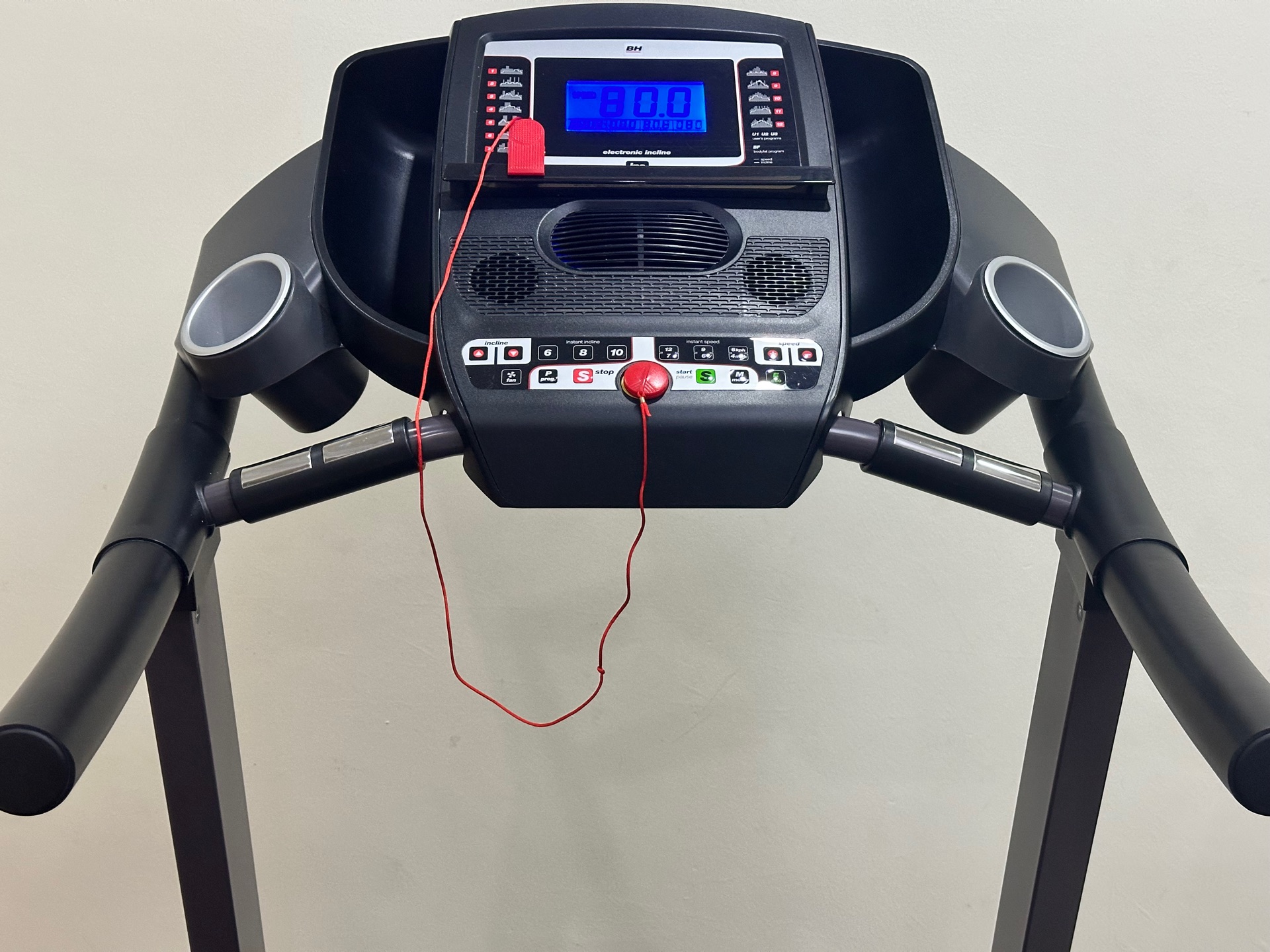 B H treadmill, like new - Image 2
