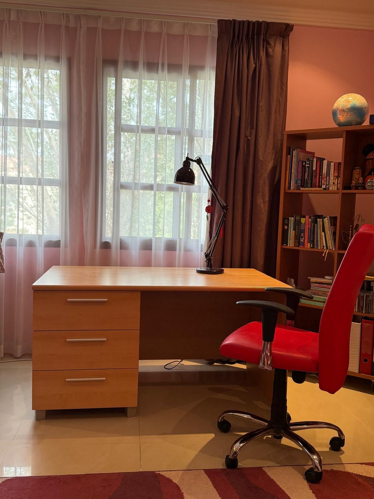 Nearly brand new desk & chair - Image 2
