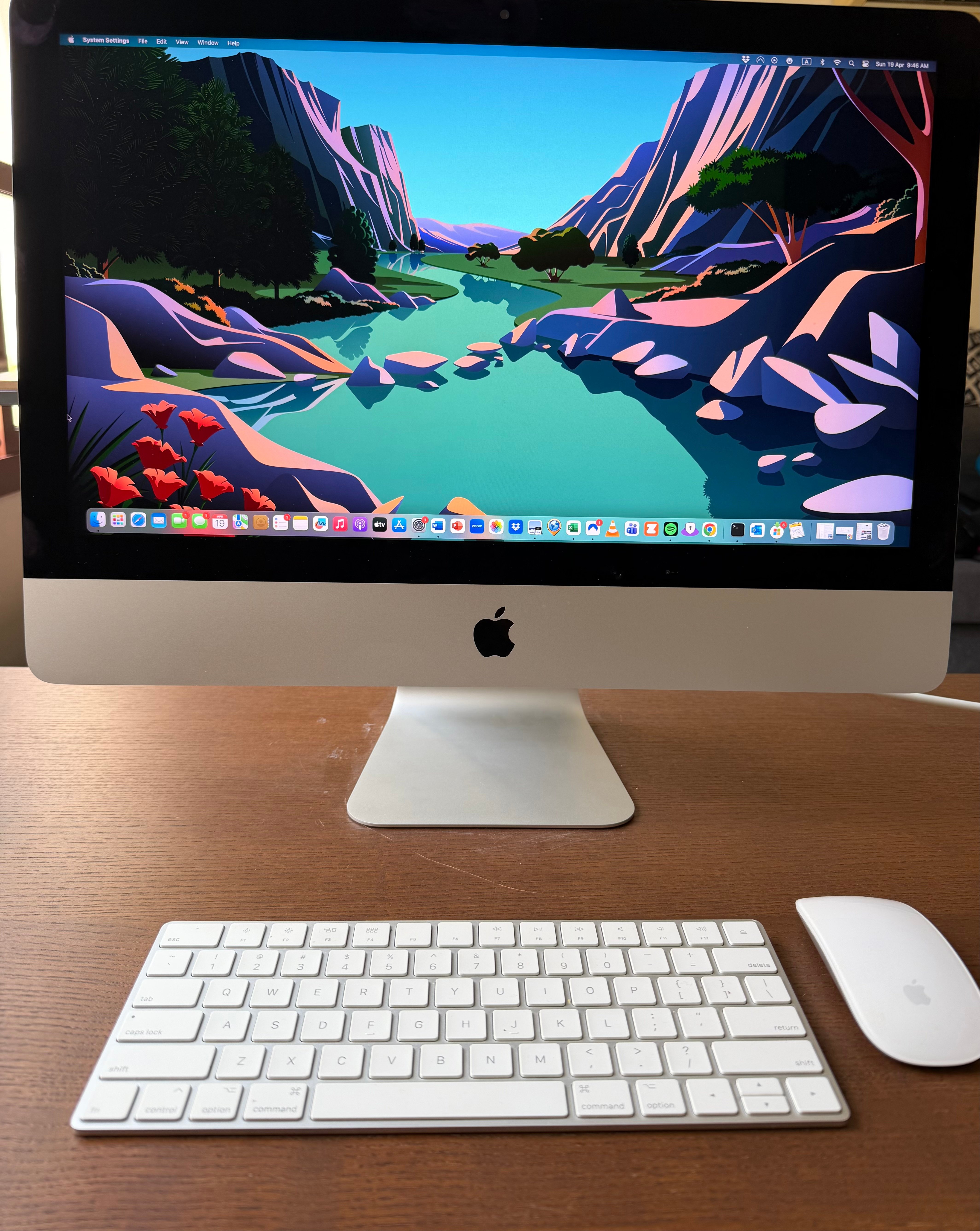 Apple iMac 21.5” Retina 4K Display (2017) - Image 1