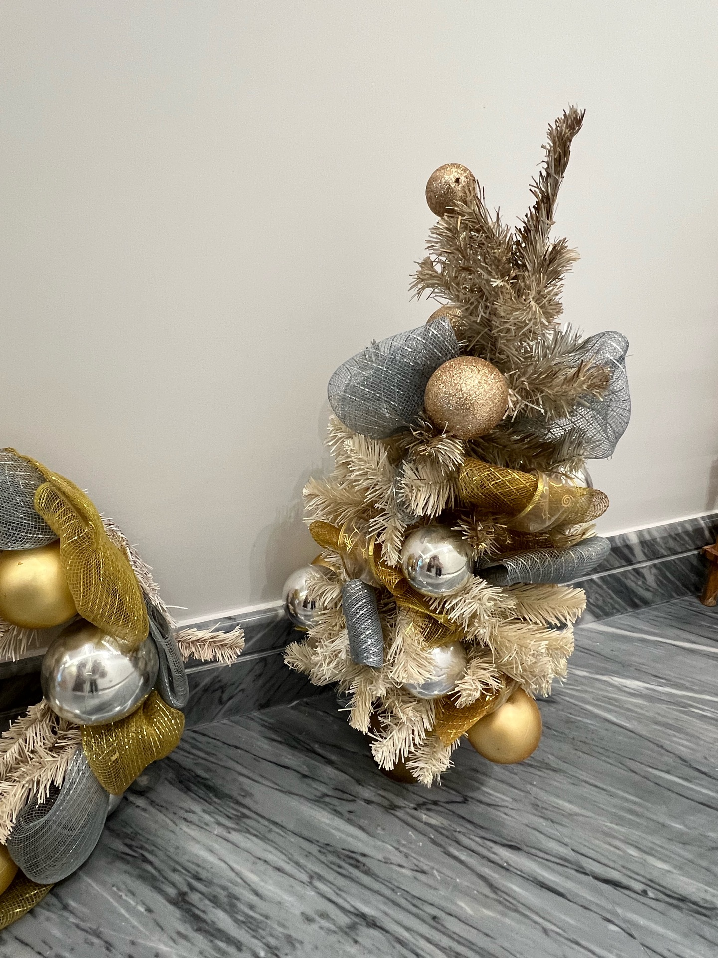 3 peices decorations for door  - Image 5