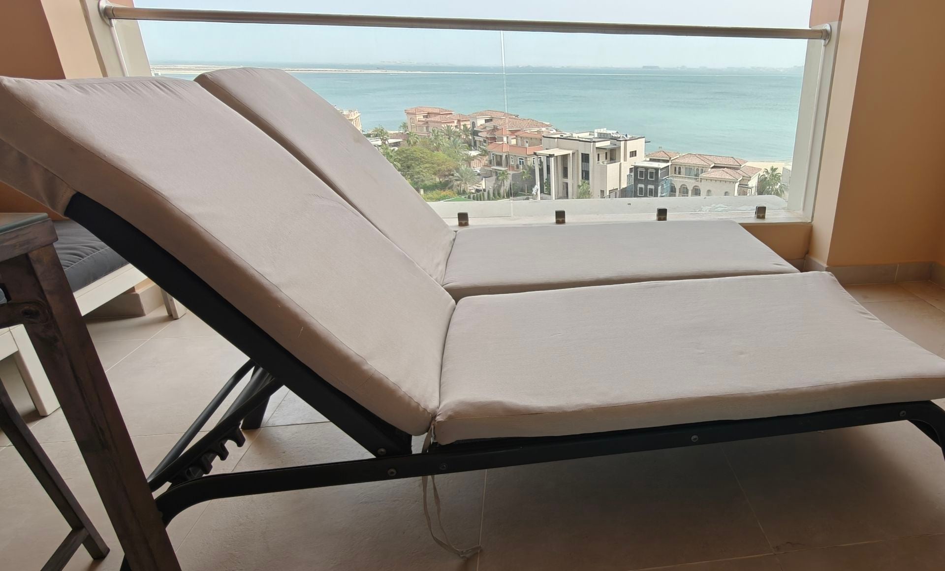 Sun Lounge - Image 2