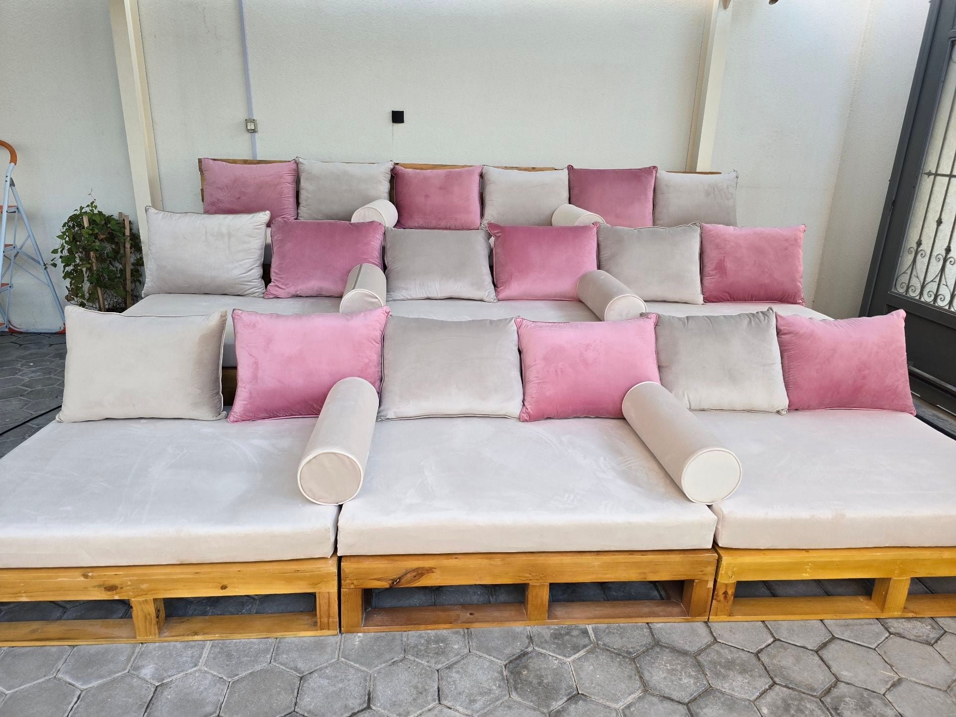 جلسة سينما منزلية جديدة 18 شخص / Brand New Home Cinema Seating
 - Image 2