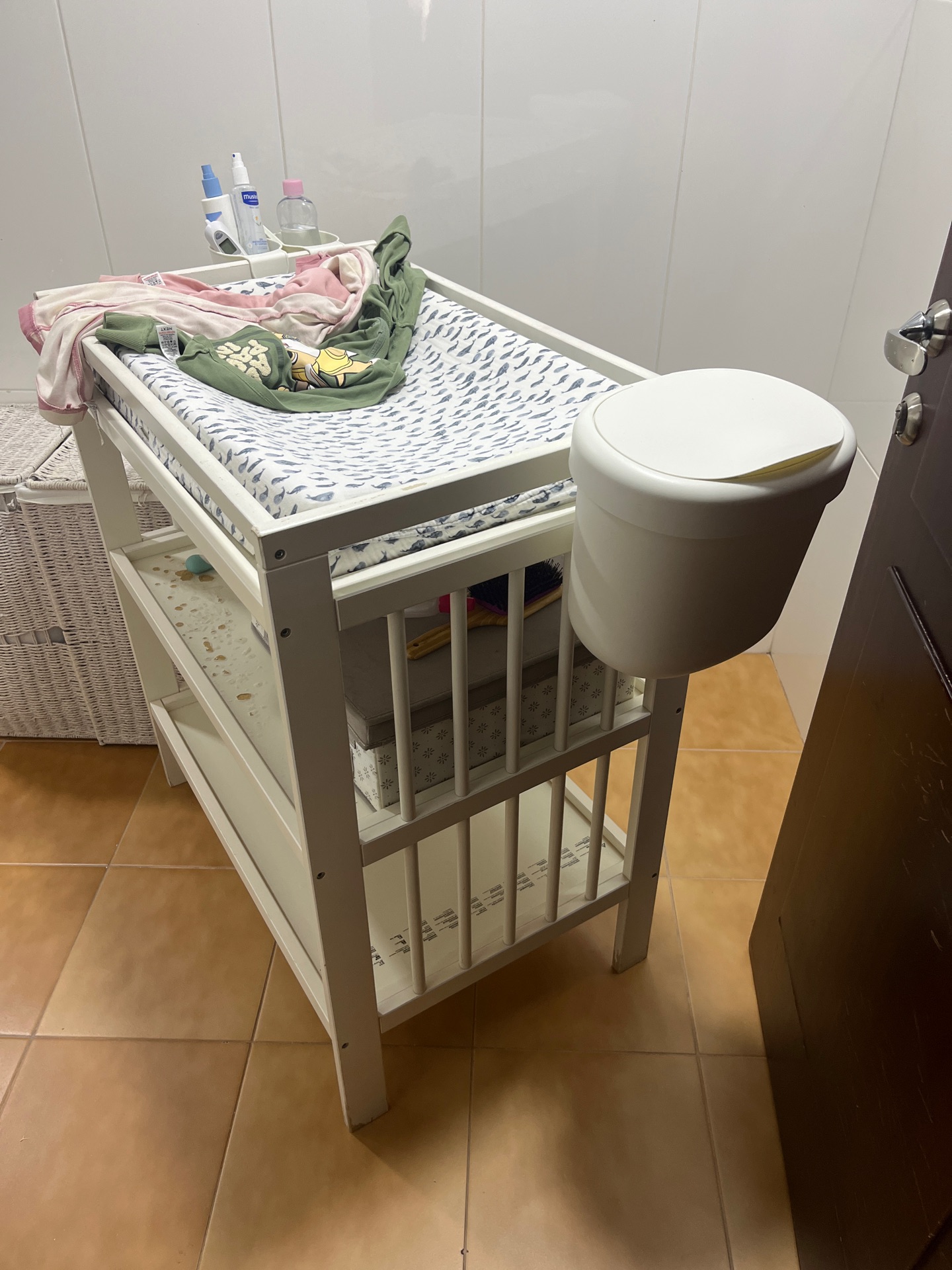Changing table - storage shelves - Image 4