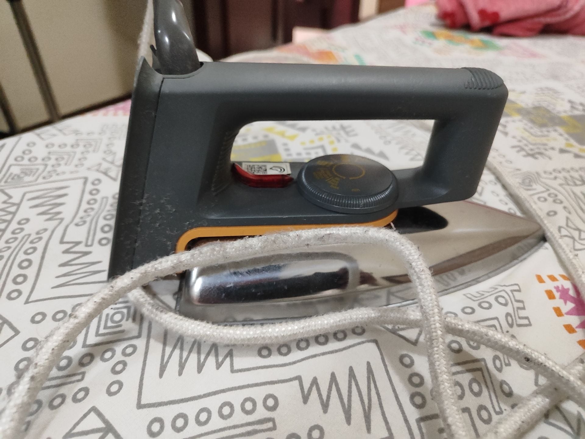iron in working conditions  - Image 2