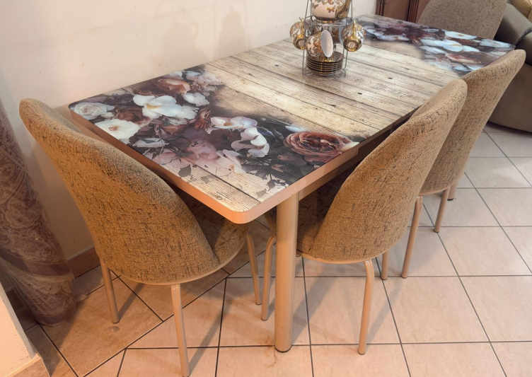 Value for money table and 4 chairs - Image 1