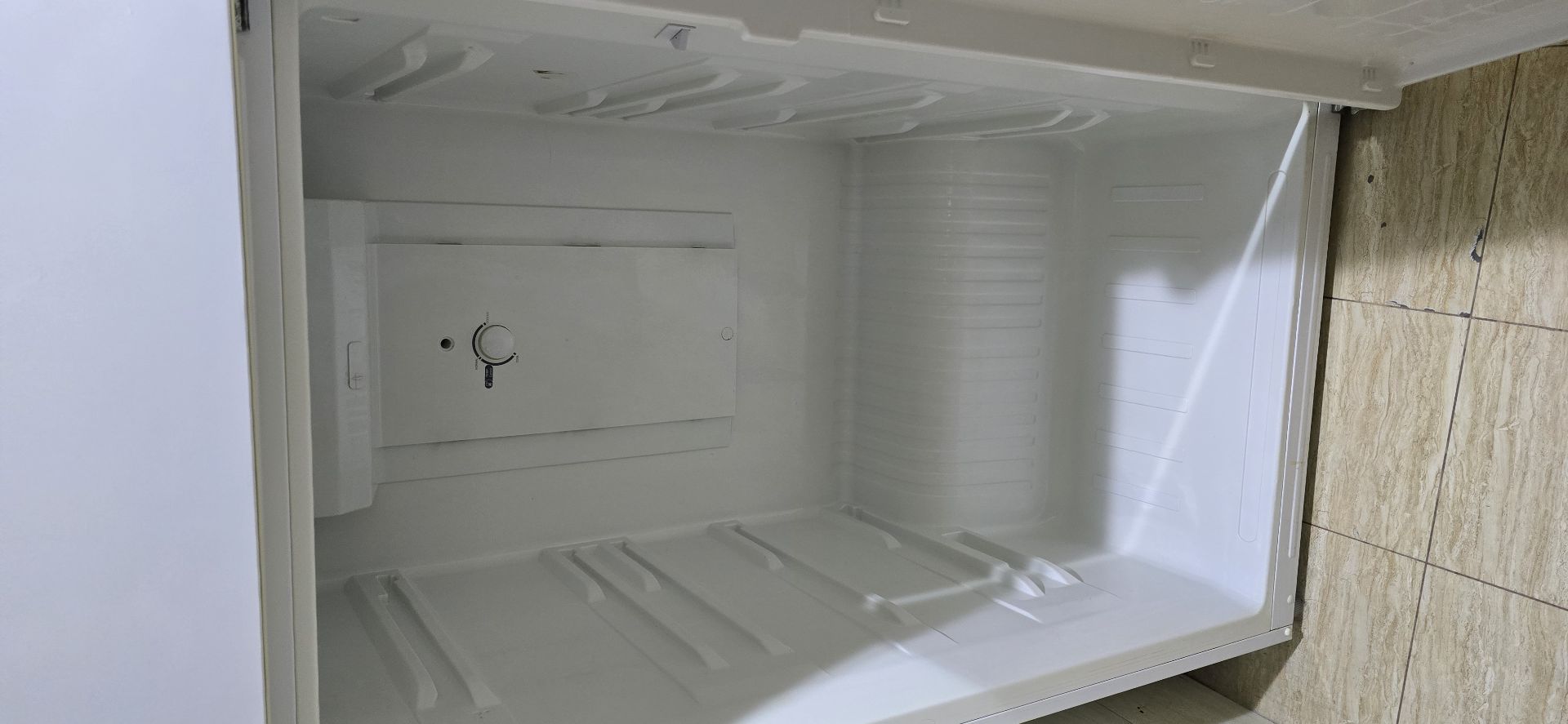 Refrigerator GettoFrezer - Image 1