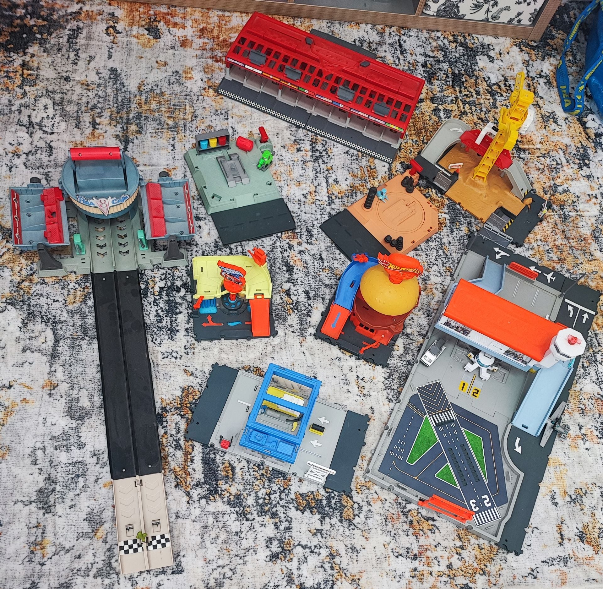 Hot Wheels & Matchbox Play Sets - Image 1