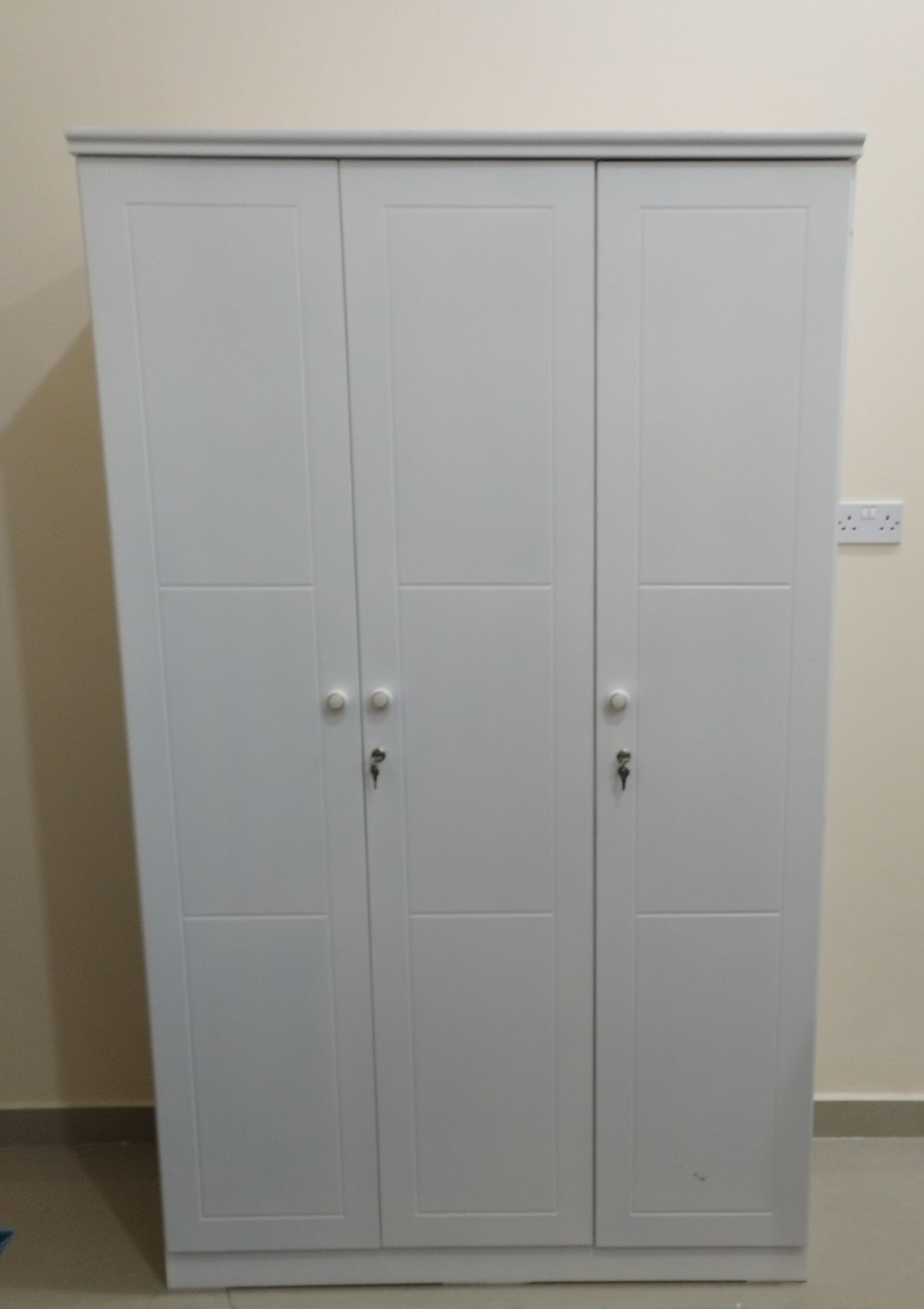 2 door,3 door, 4 door and single door small cupboard selling. 33757438 - Image 5