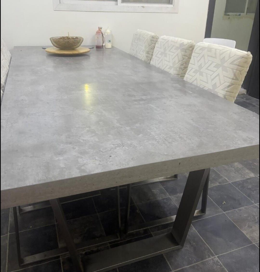8 seat marble and metal dining table - Image 3