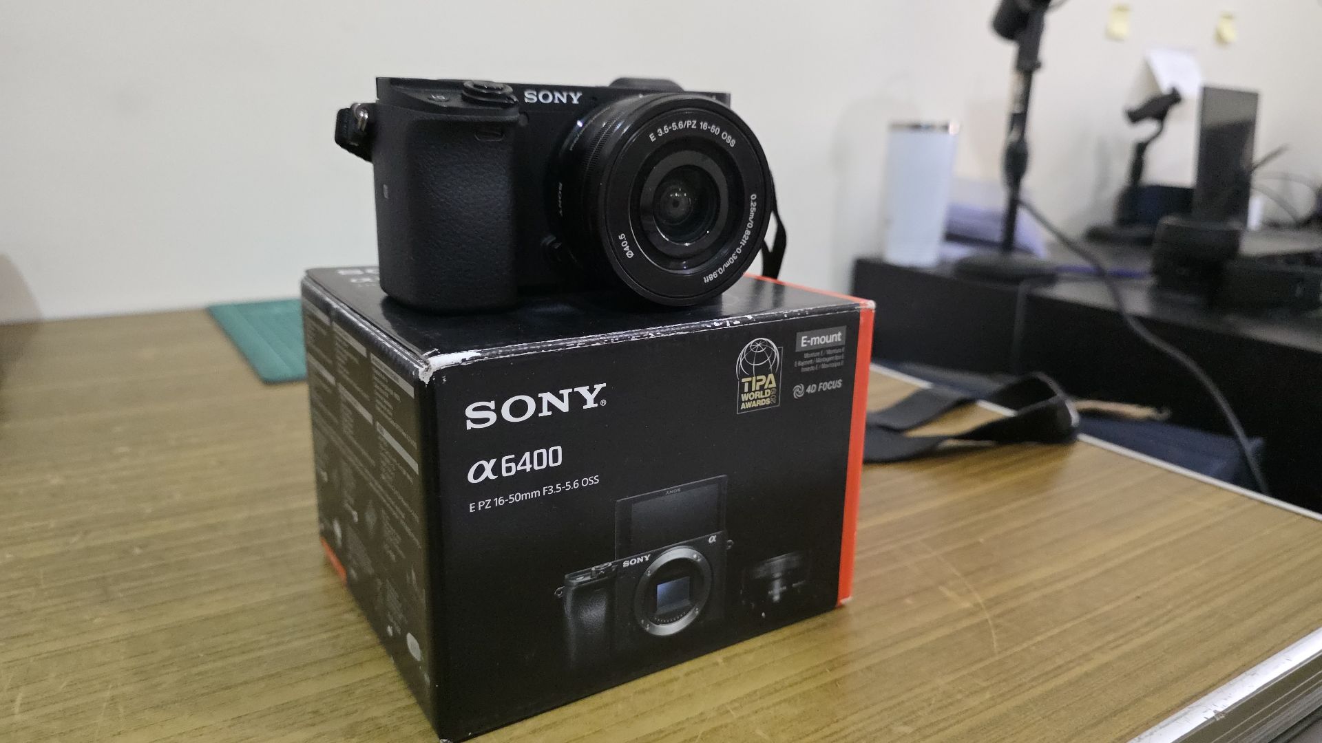 Sony A6400 + 3 Lenses for sale - Image 2