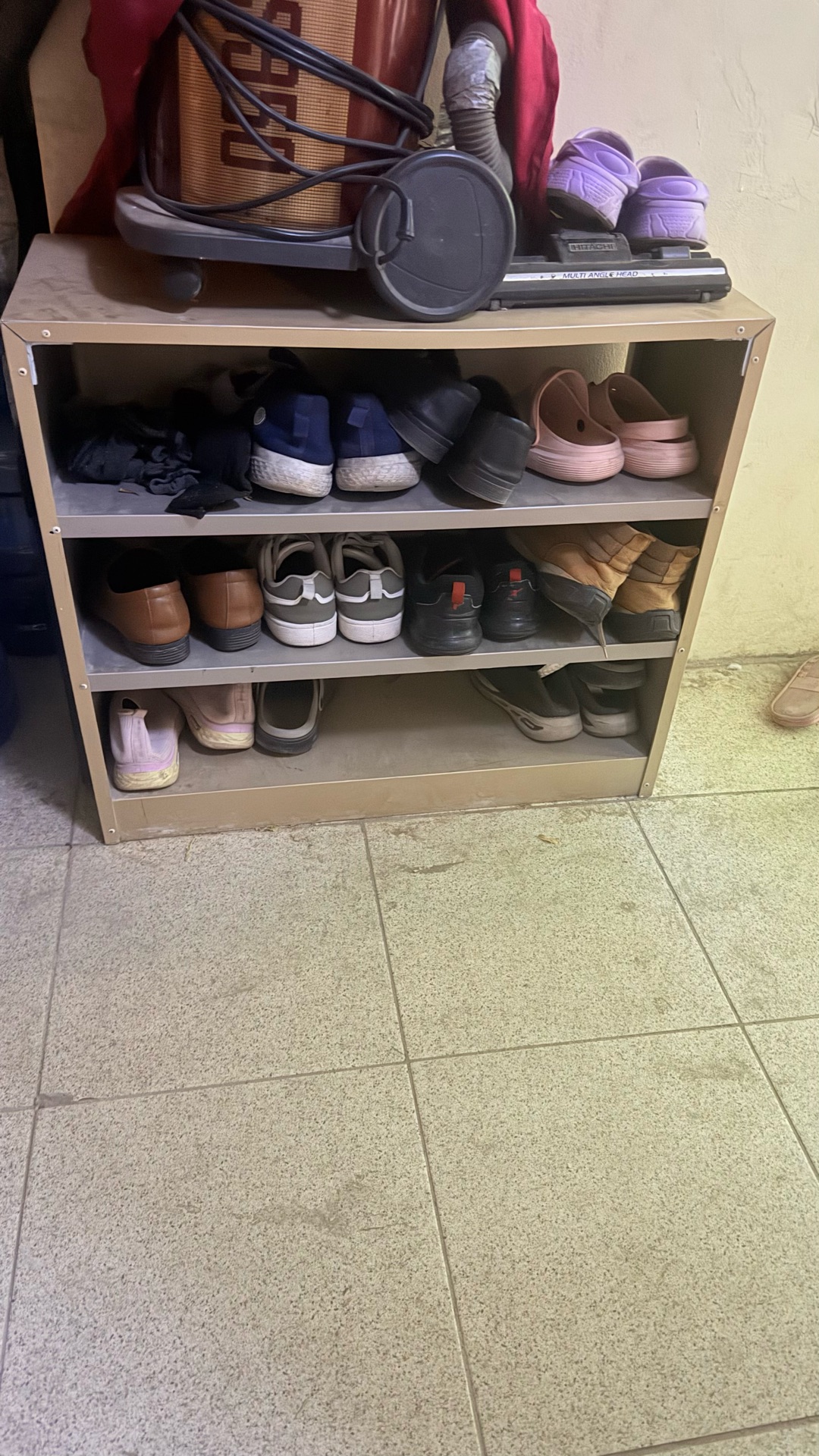 Shoe rack - Image 1