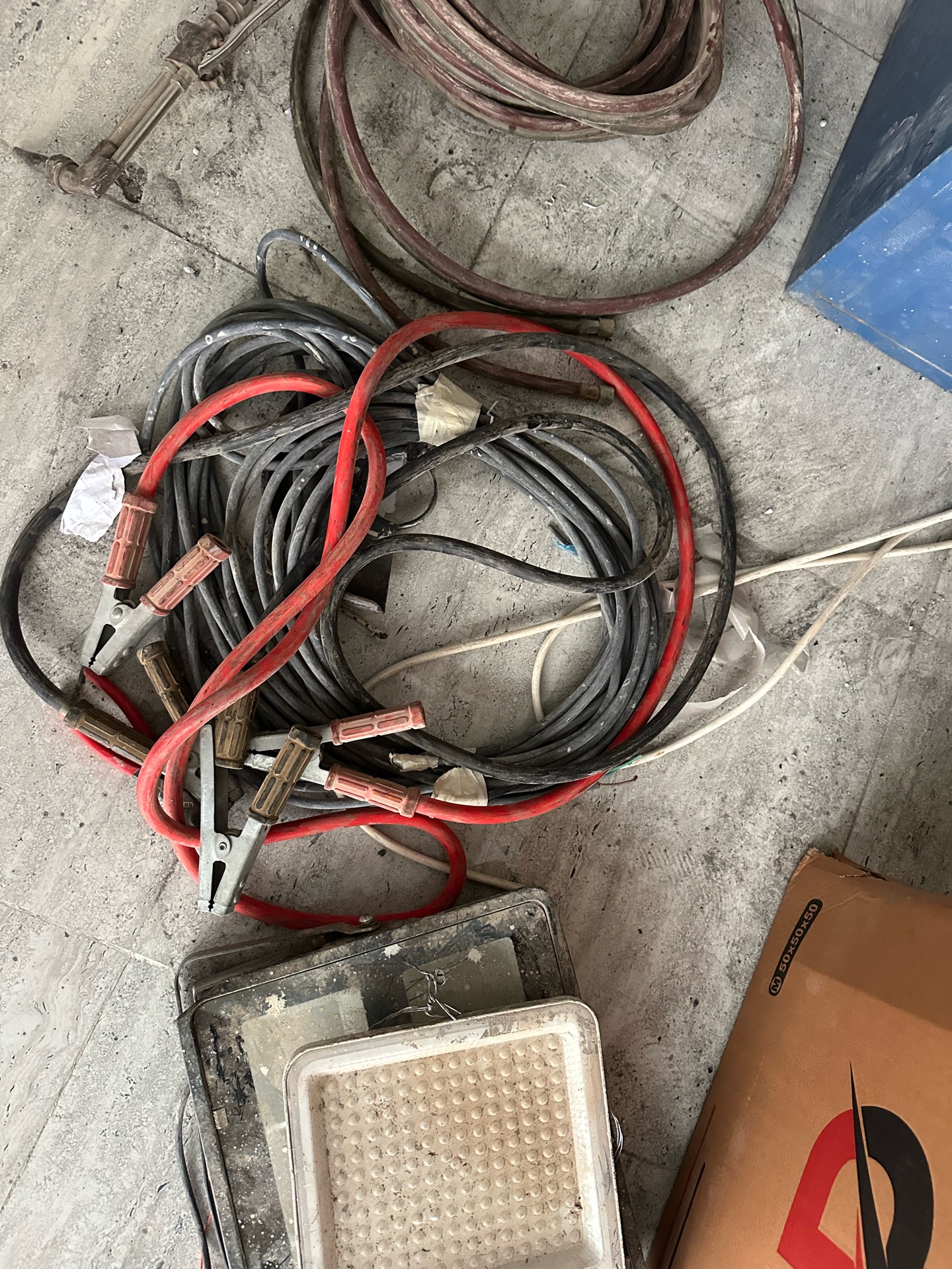 Generator, compactor, vibrator, 1 hp pump and other construction handtools - Image 8
