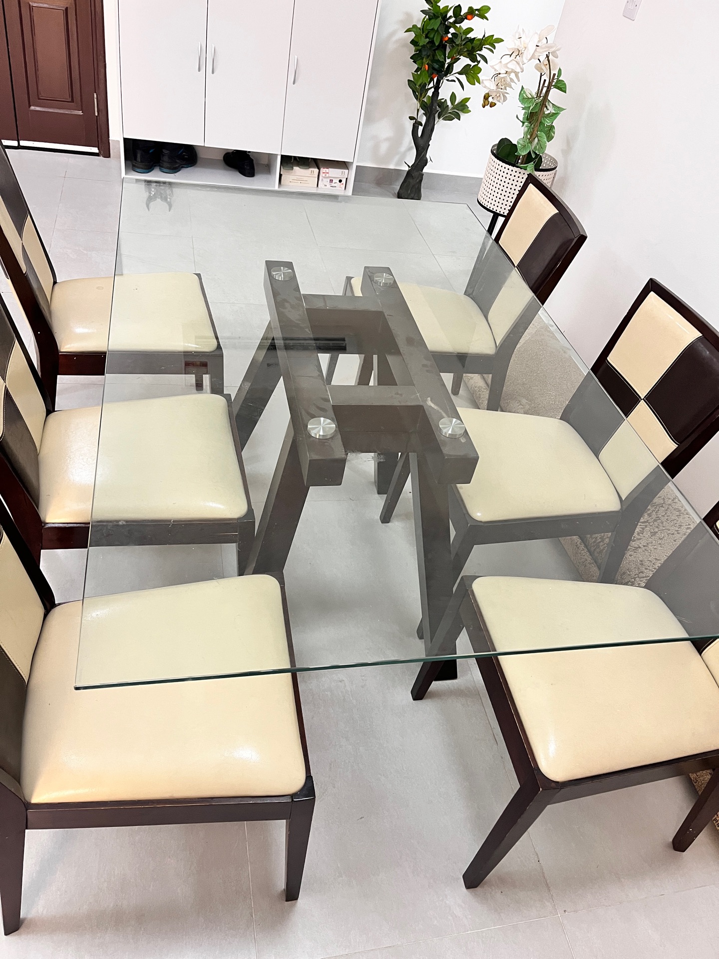 6 seat dinning table with chair  - Image 4