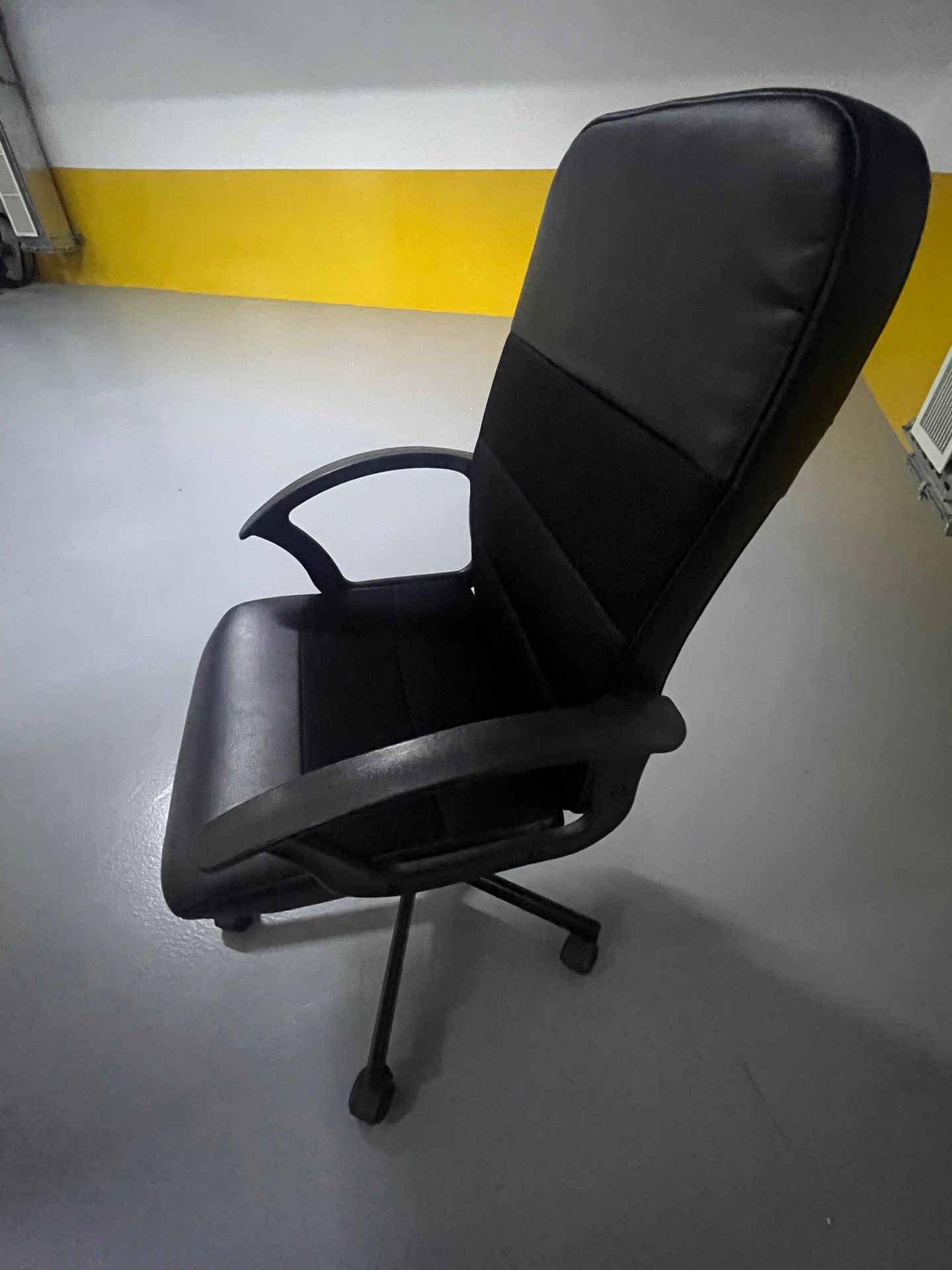 Office chair - Image 1