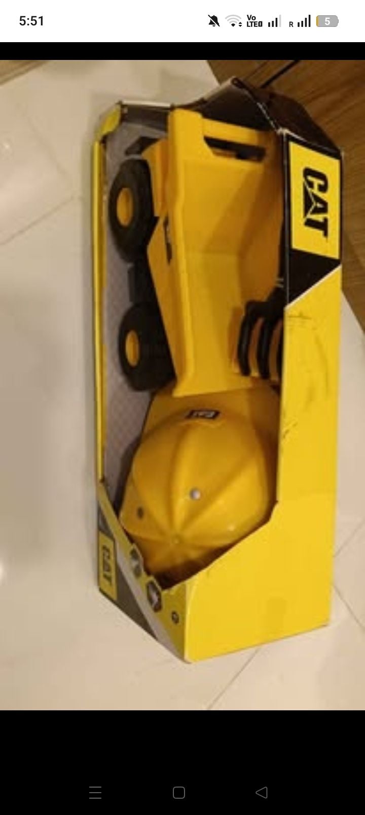 NEW CAT Construction Fleet Dump Truck Sand Set with Hard Hat & Tools - Image 2