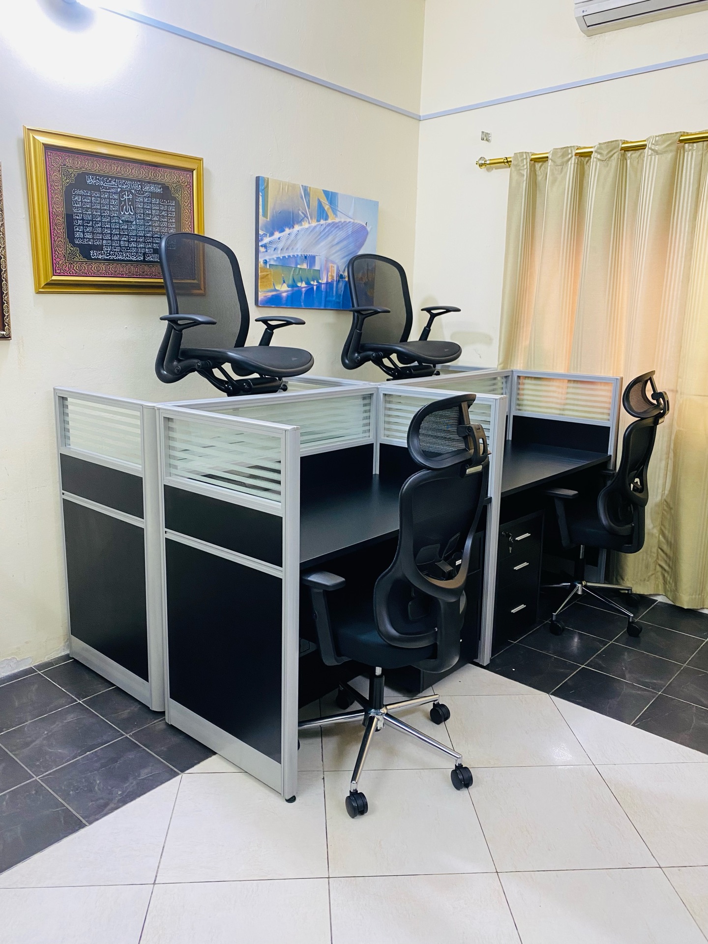 Used office furniture selling  - Image 9