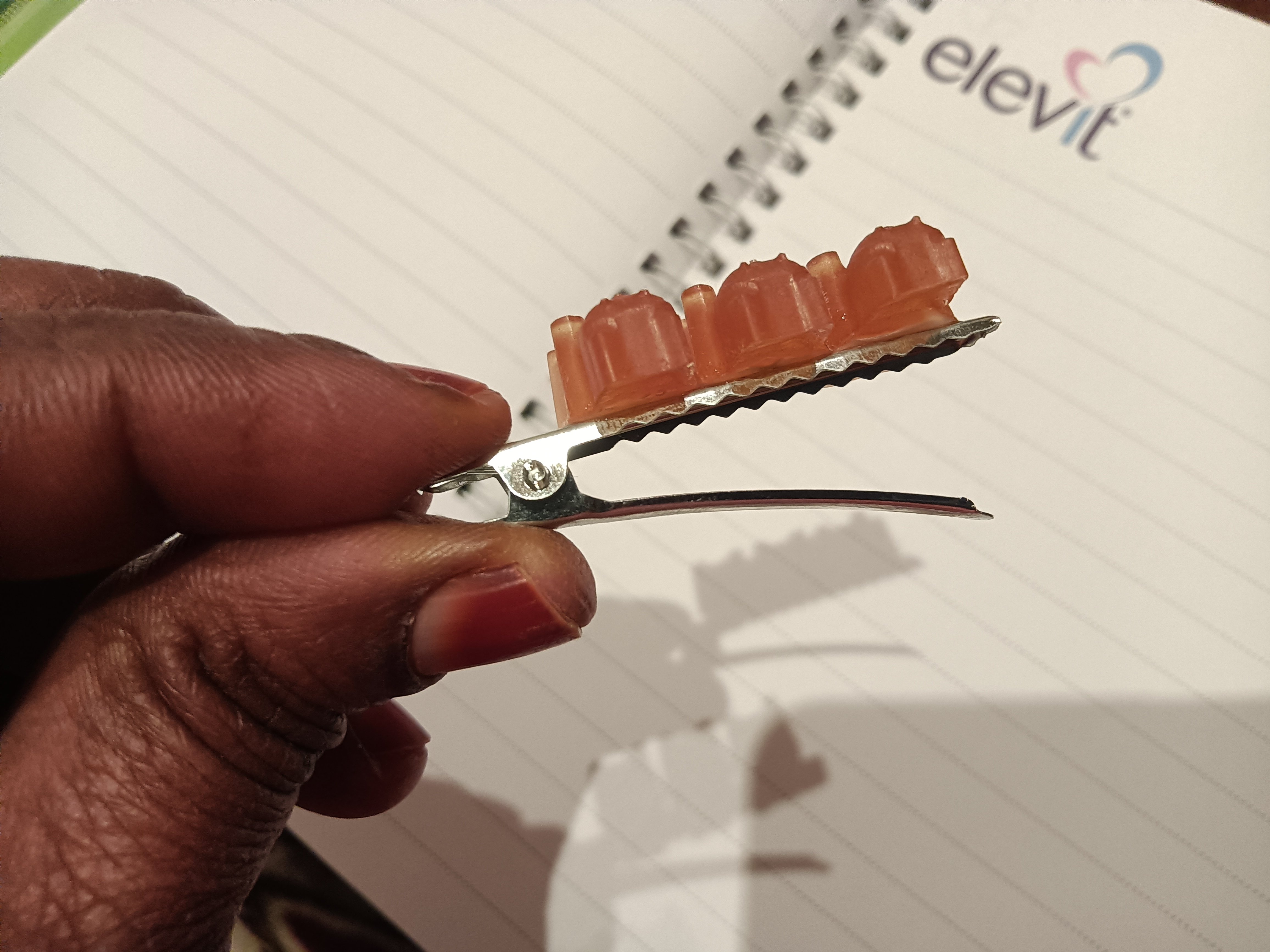 Gummy bear hair clip - Image 4