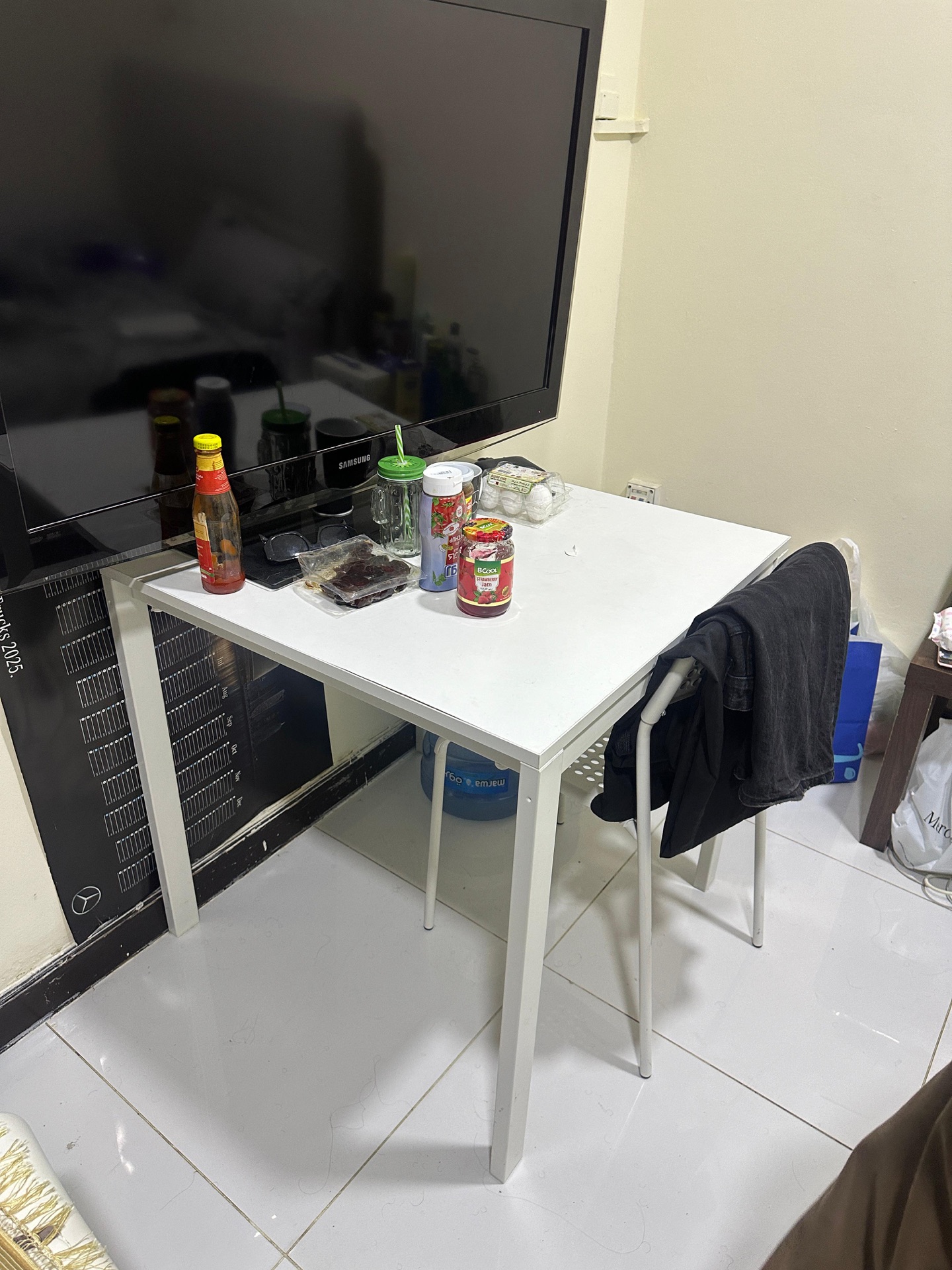 Dining table - Image 1