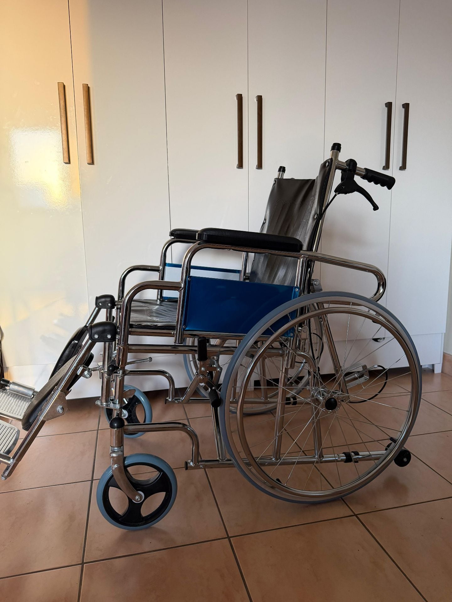 Wheel chair - Image 4