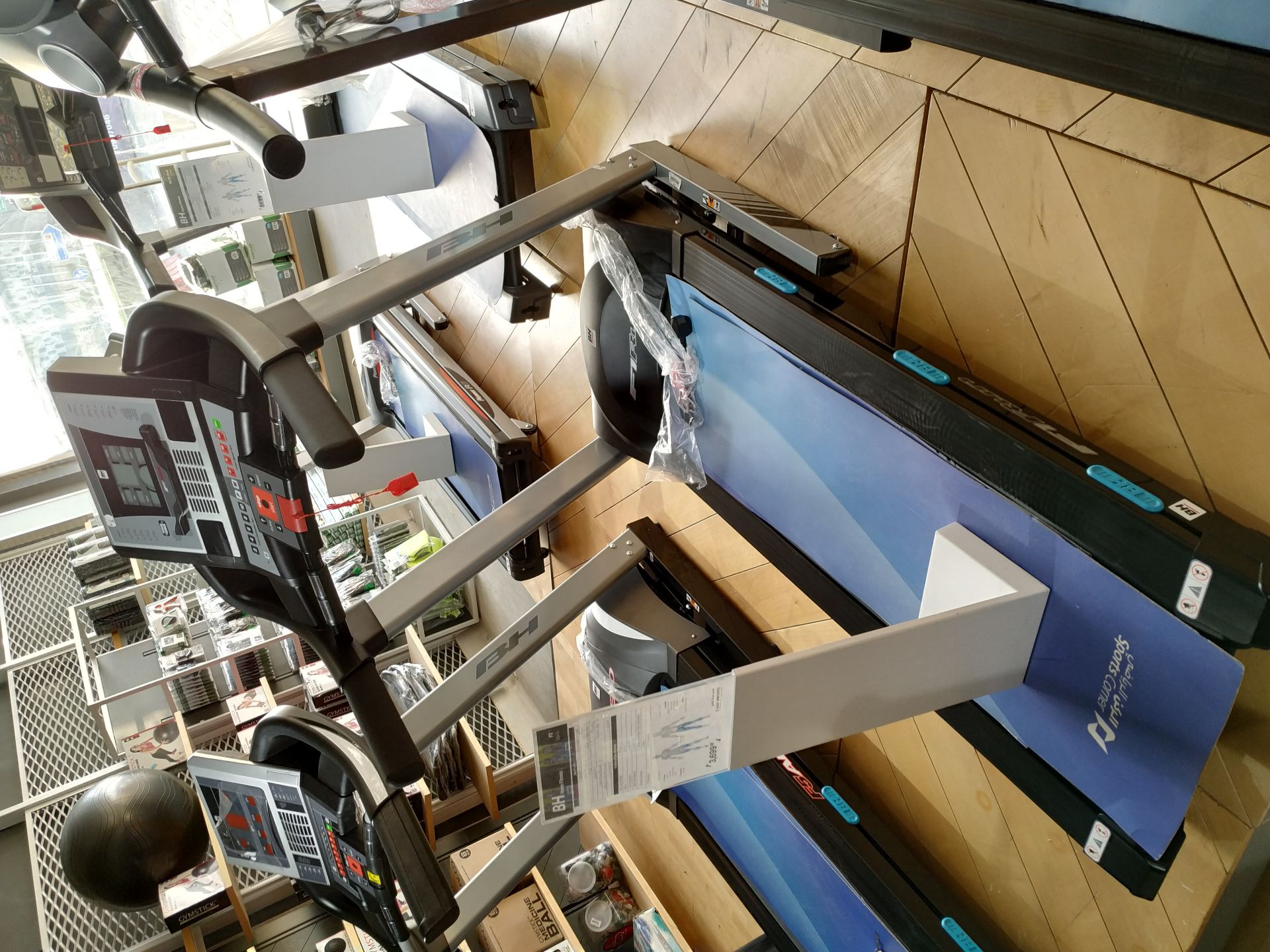 BH F1 treadmill from Sports Corner - Image 5