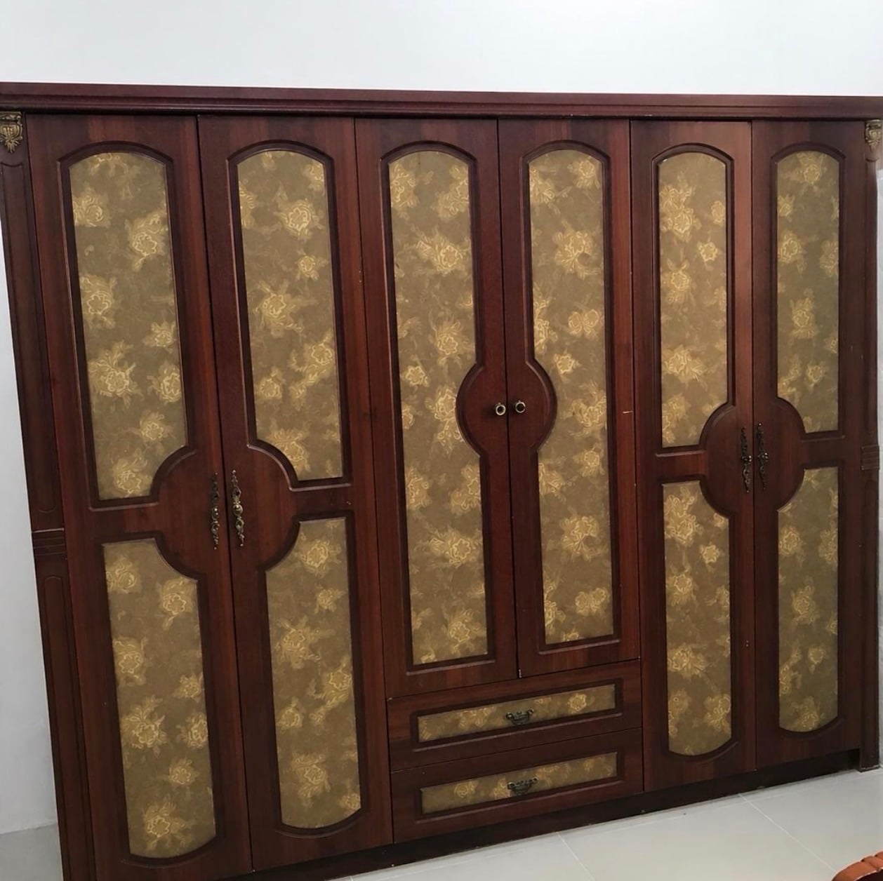 6 door wardrobe, Bed & Matress , dressing table , bedroom set - Image 4
