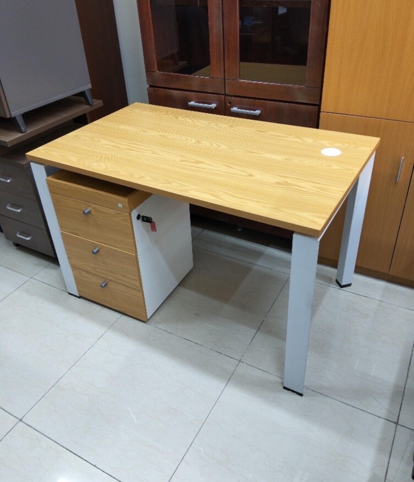 مكاتب مكتبية للبيع - Image 10