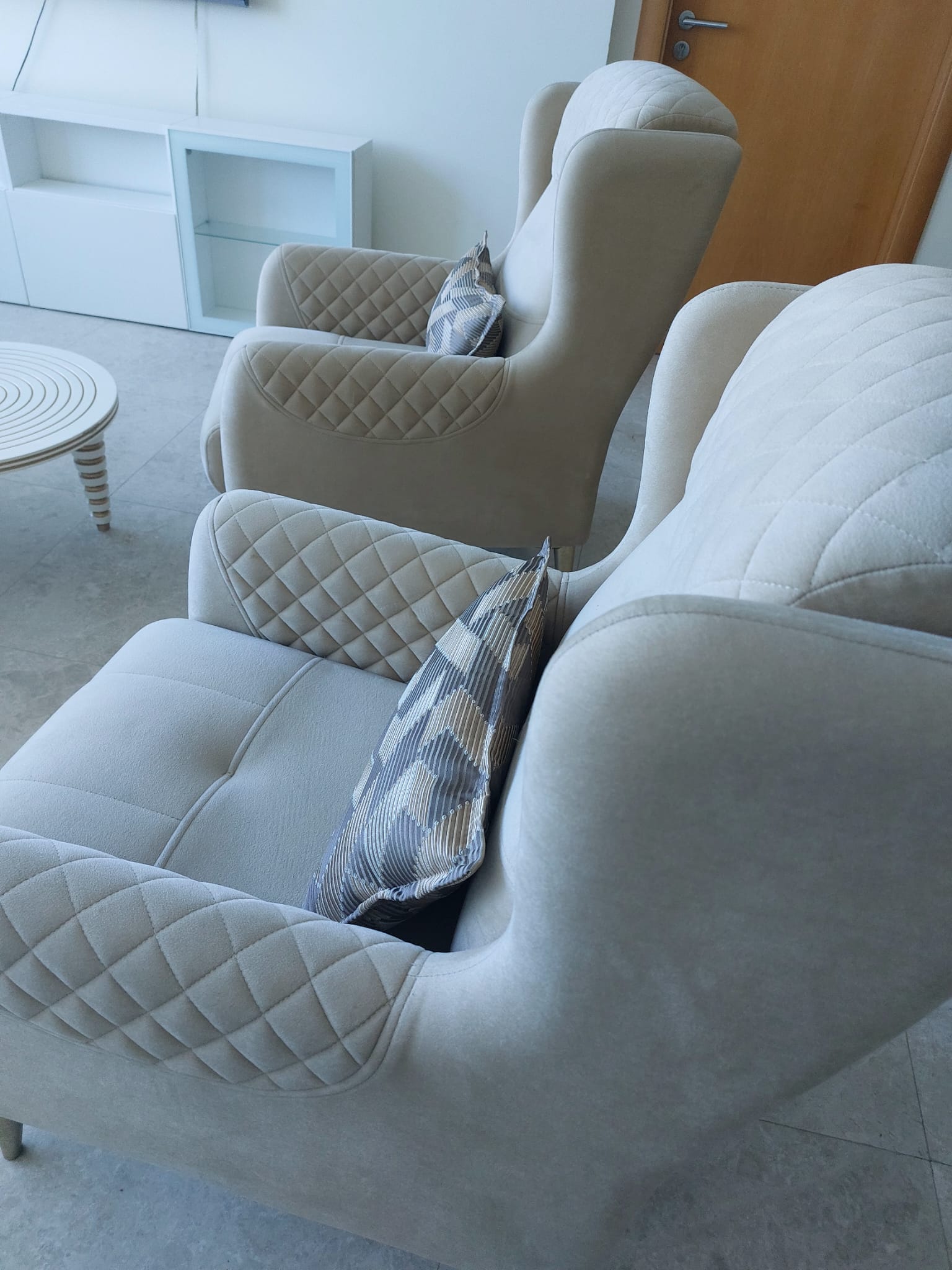 Premium Full Sofa Set + Table, Lamp & Cushions – Excellent Condition - Image 7