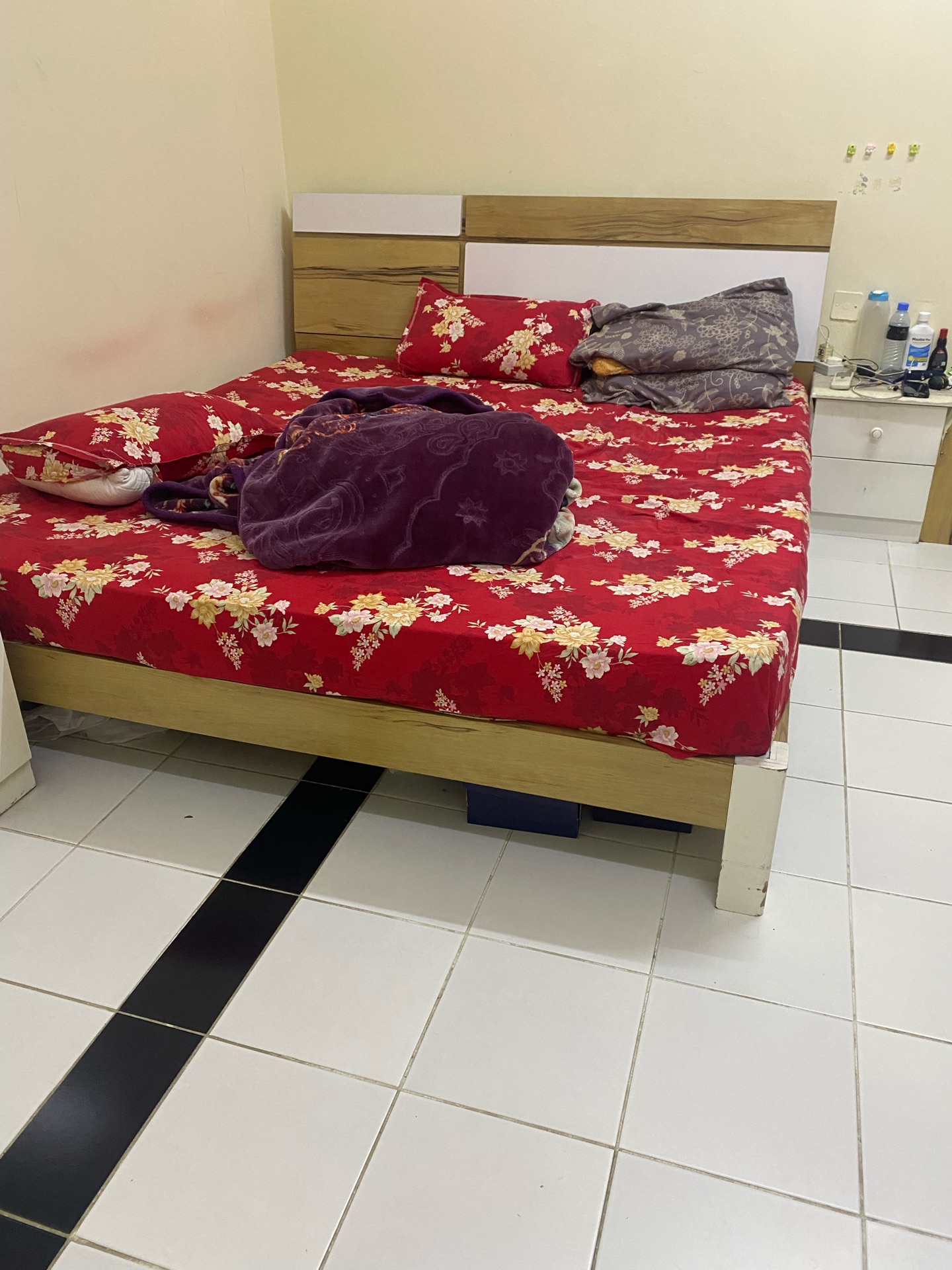 King size bed - Image 3