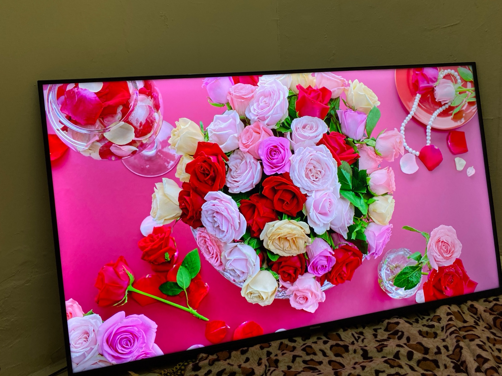 Hisence 50 inch smart tv - Image 1