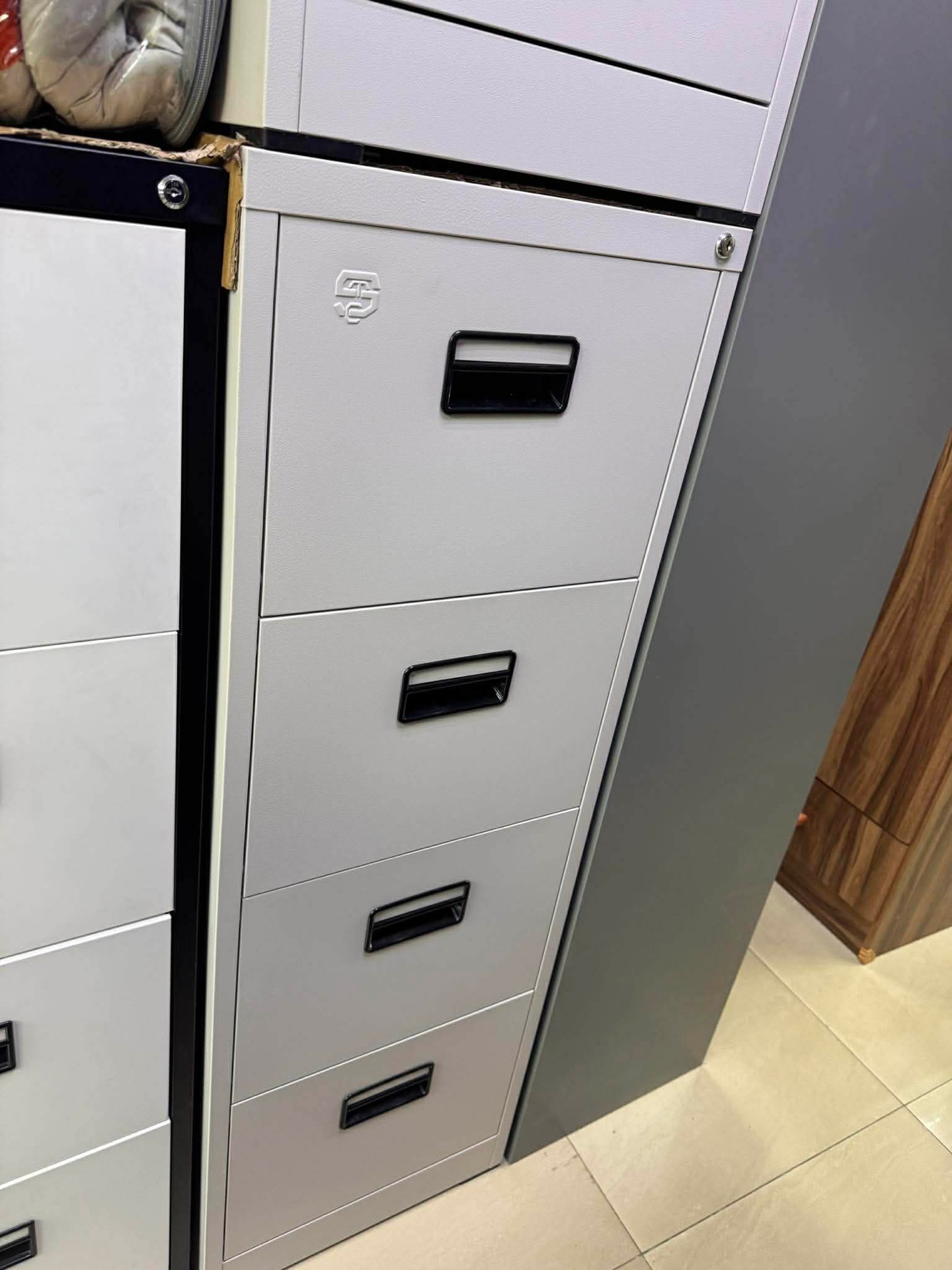 new 4 drawers steel cabinet  - Image 5