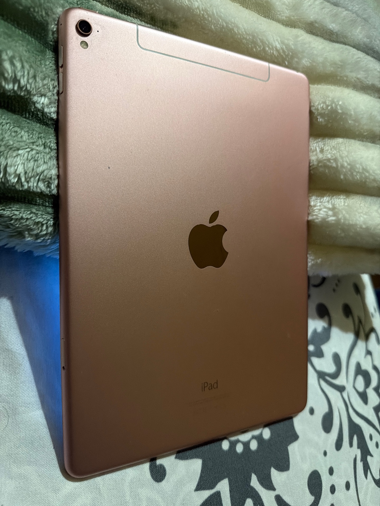 iPad Pro (9.7 inch) - Image 4
