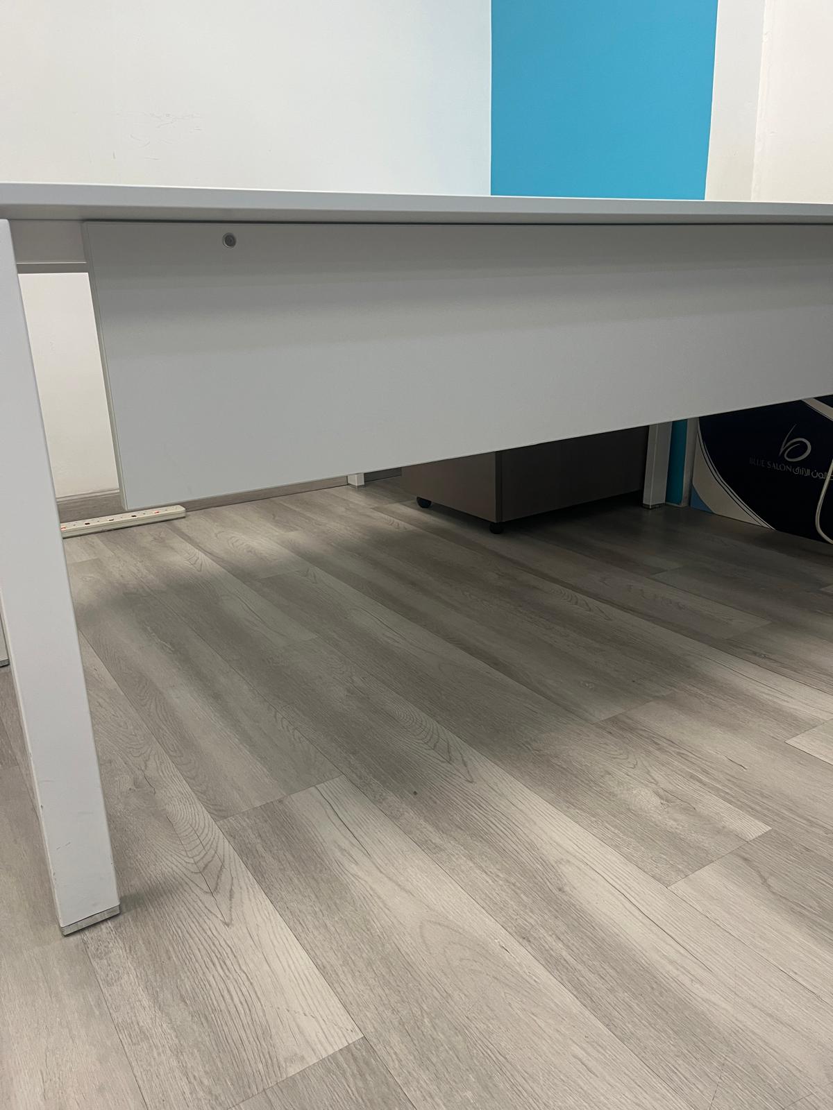 White Corner Desk - very good condition - Image 5