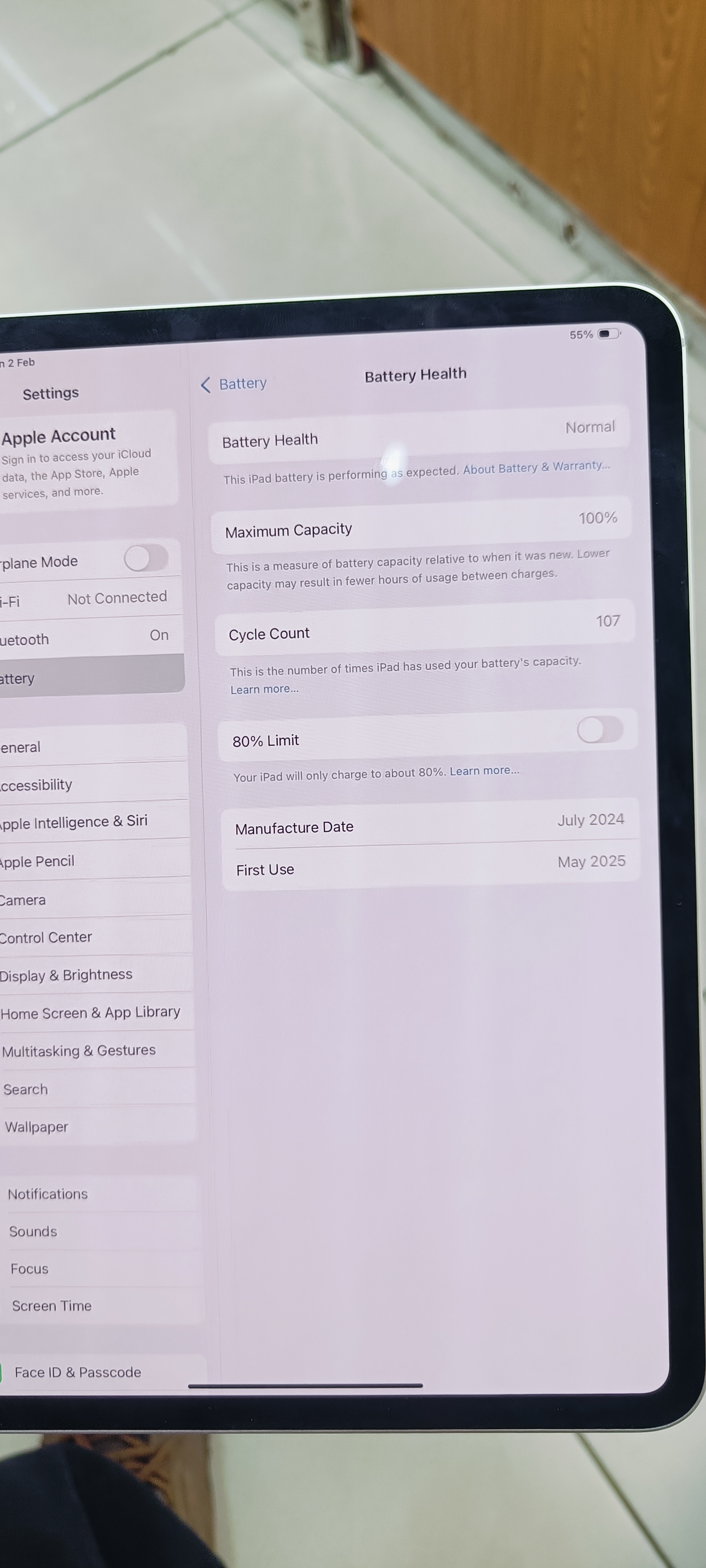 iPad pro m4 11inch 256gb silver under warrenty under warrenty  - Image 2