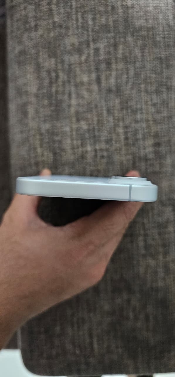 iPhone 17 White Color 256 GB  - Image 7