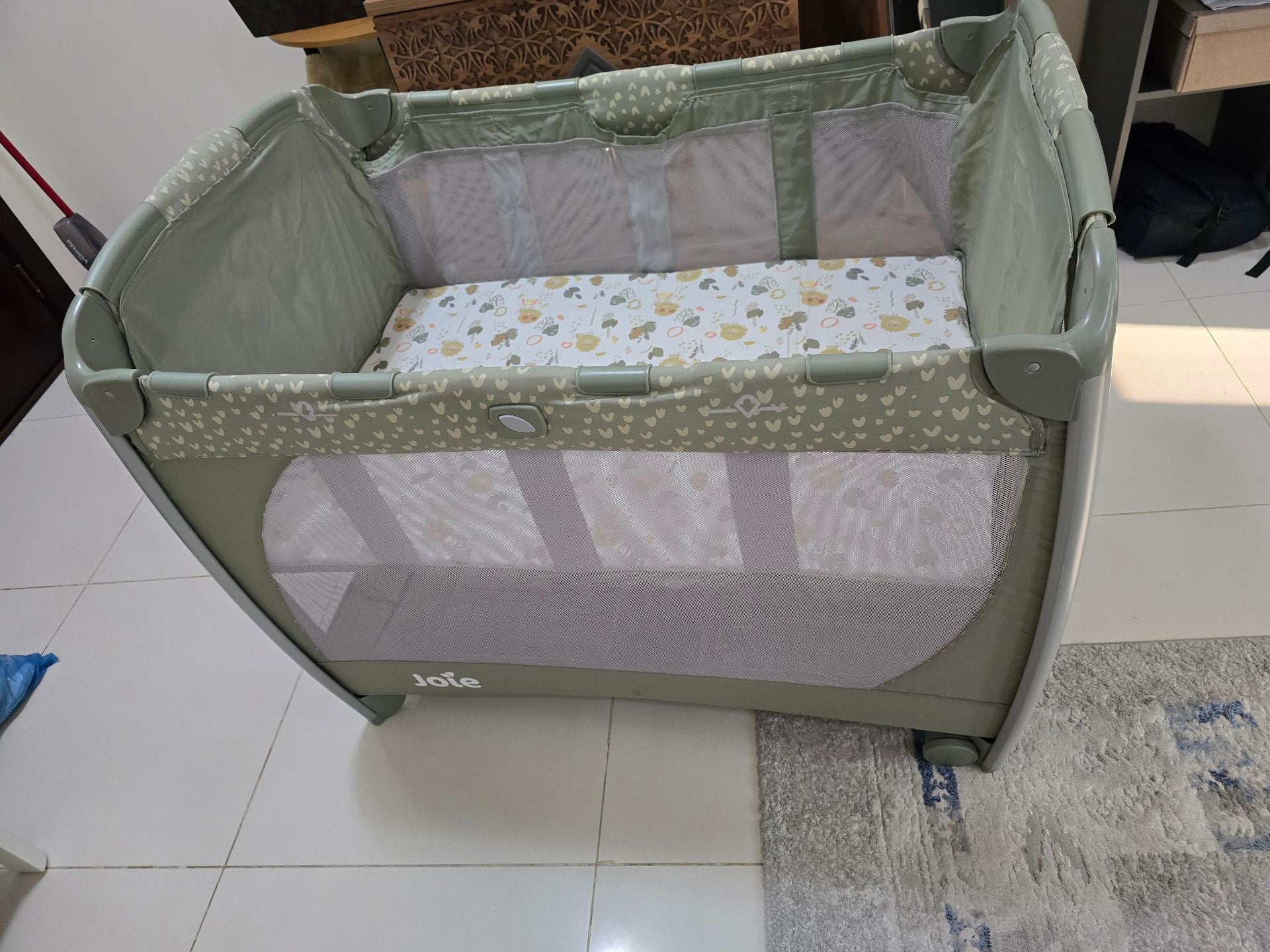 Joie travel cot + Changing unit + bouncer - Image 3