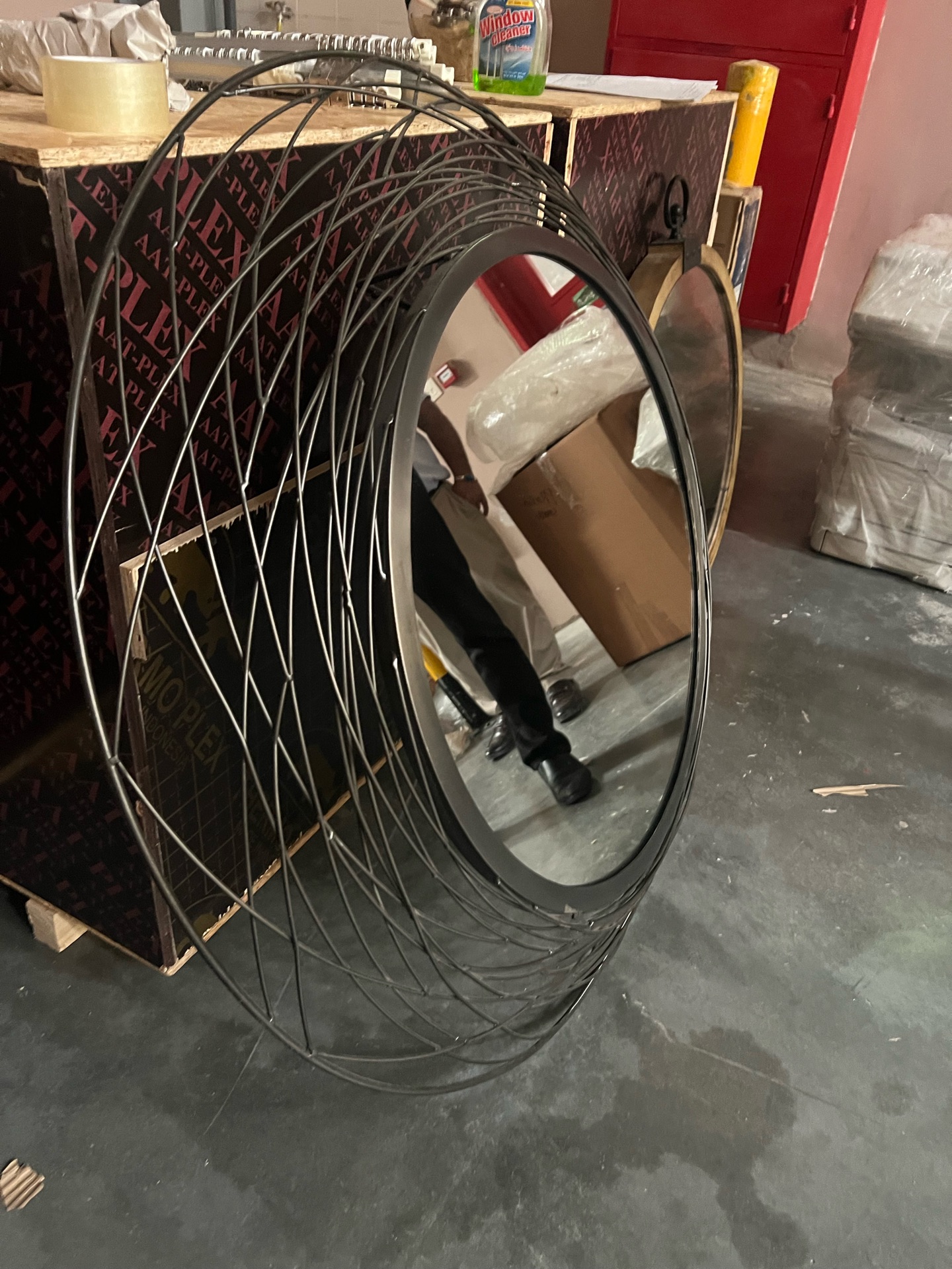 Round mirror with steel frame  - Image 2