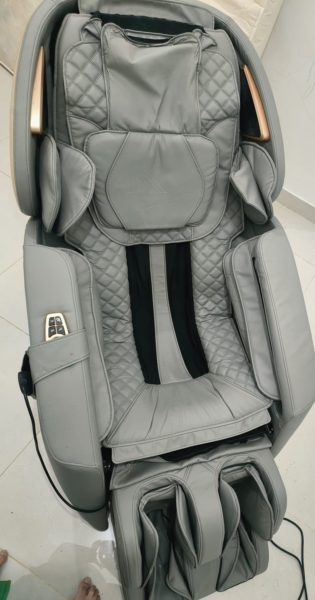 Full body Massage chair - Image 1
