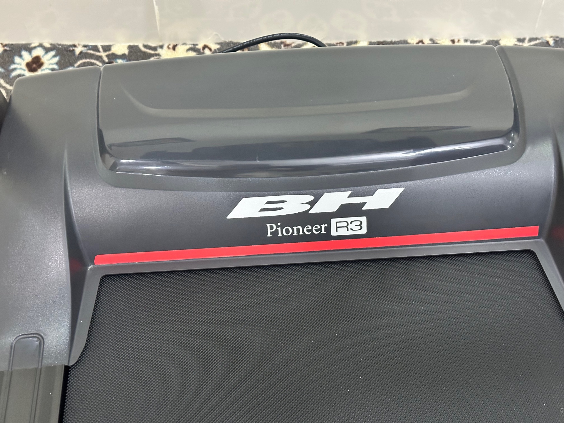 B H treadmill, like new - Image 5