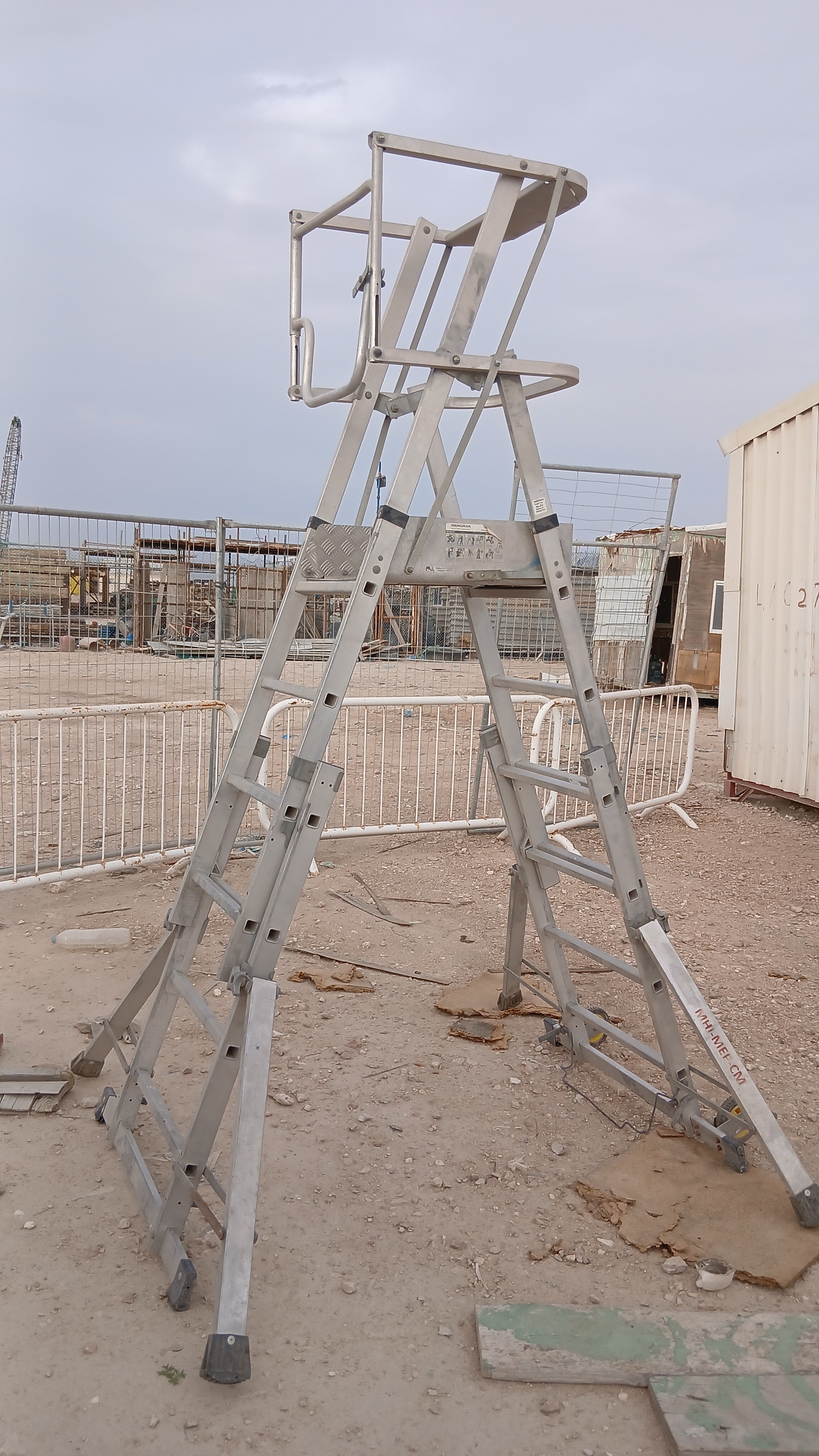Extendable Podium Ladder with Wheels for Sale - Image 1