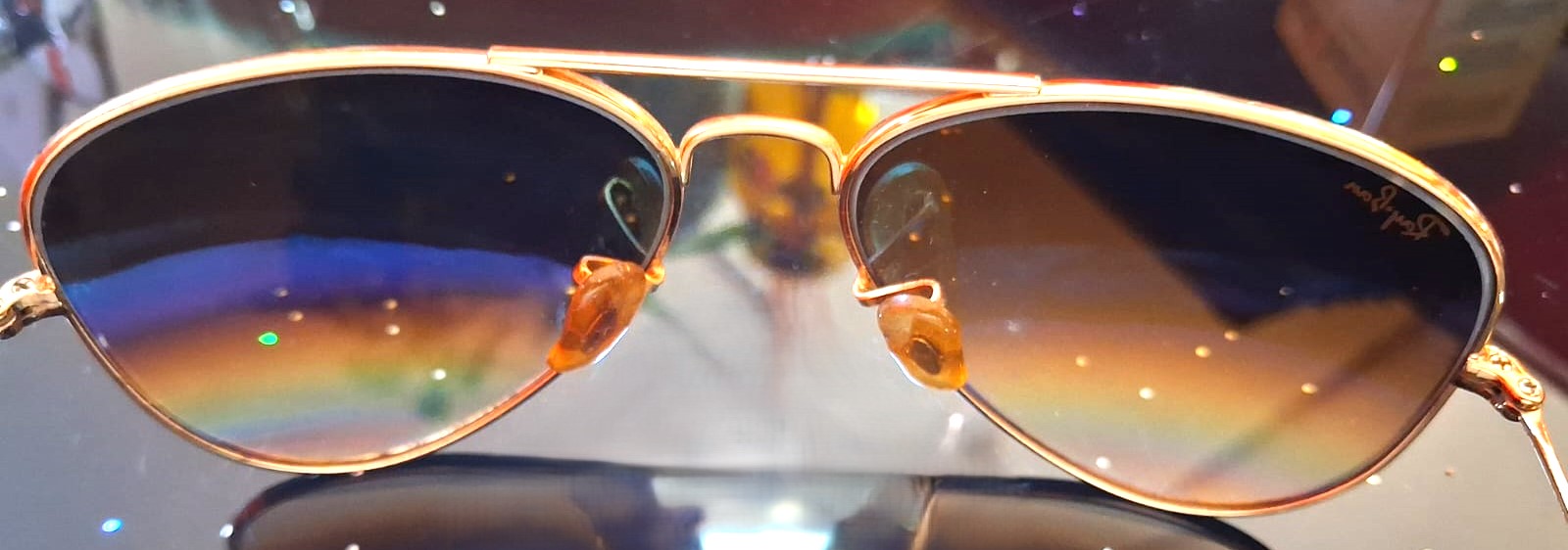 Ray-Ban sun glasses medium size - Image 3