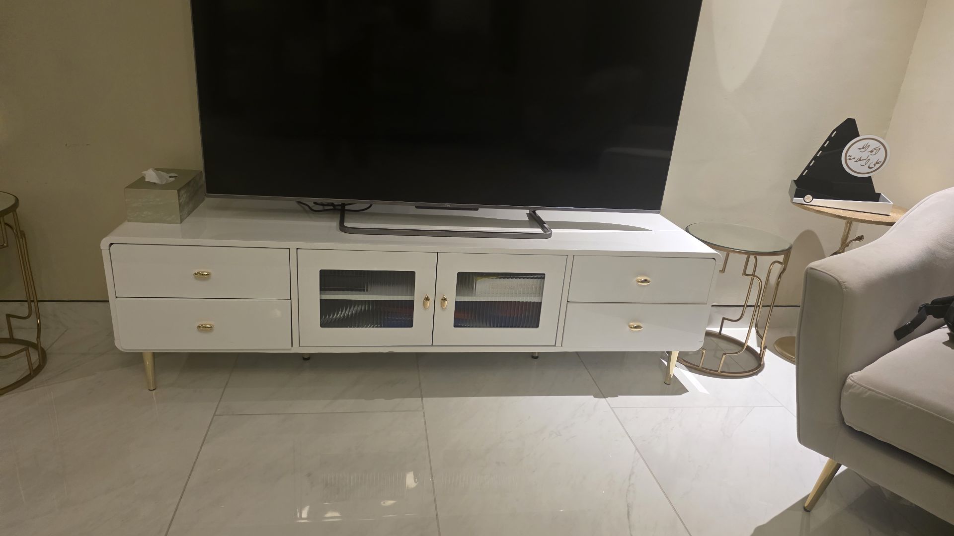 TV Table , like new in a perfect t condition - Image 2