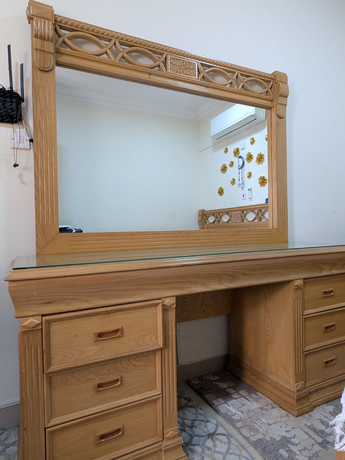 Large wooden dressing table - Image 1