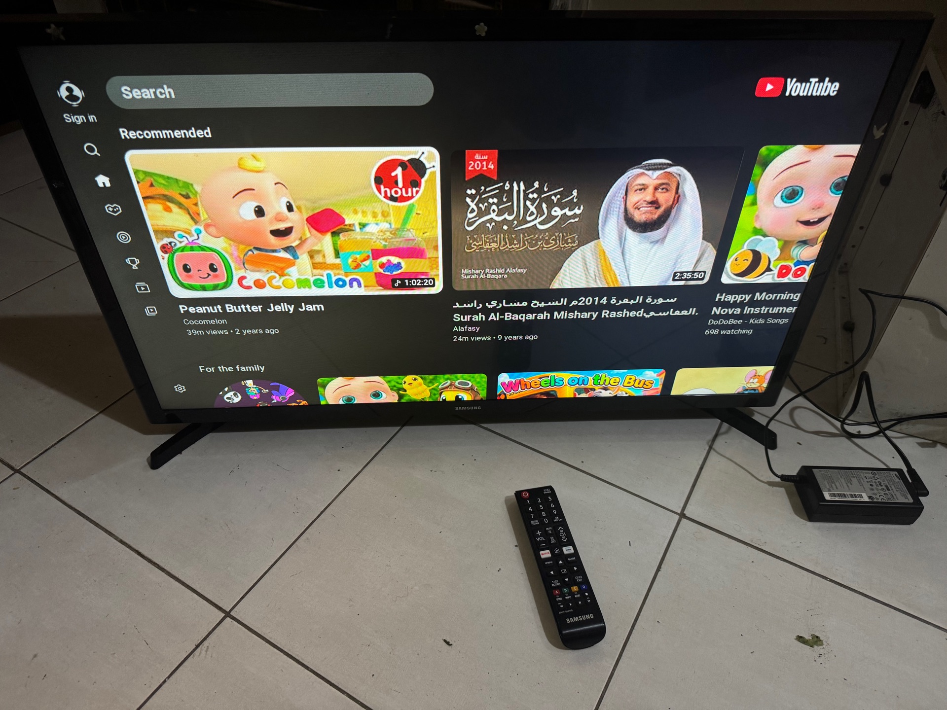 Samsung tv 32 smart excellent condition  - Image 9