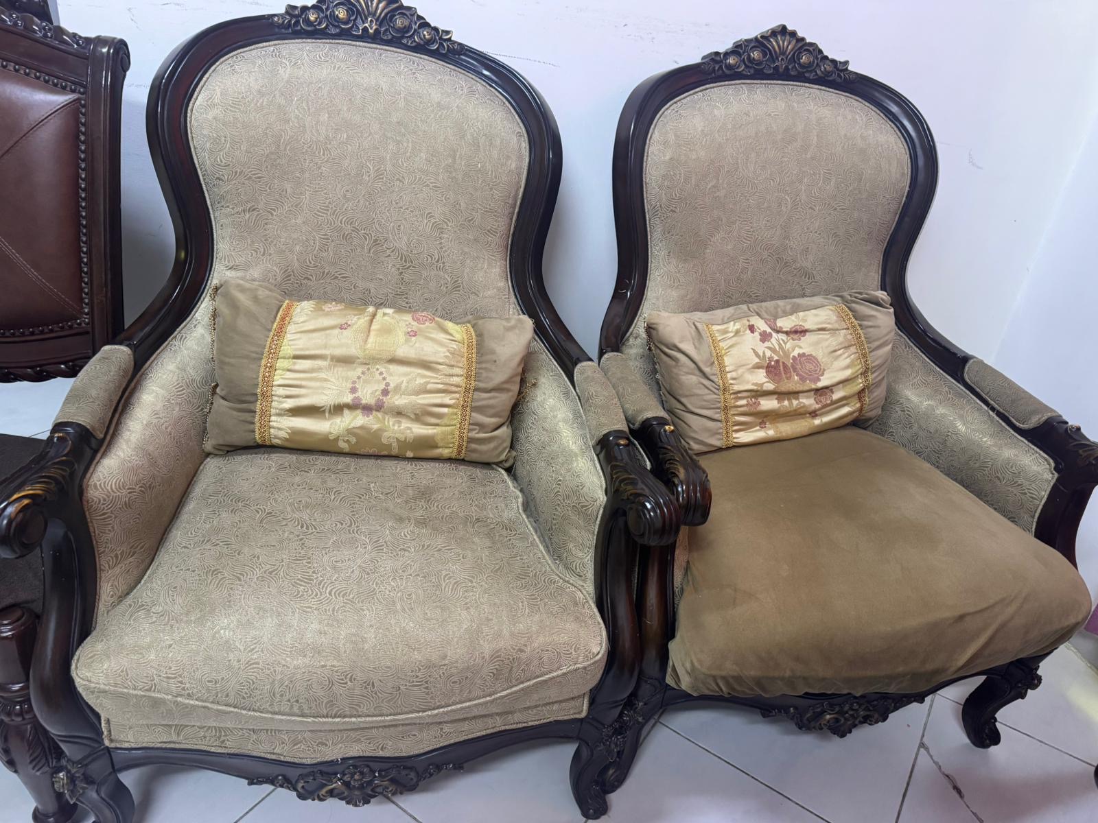 Very good condition 7 seater  Royal solid Wood  Sofa  for sale  - Image 7