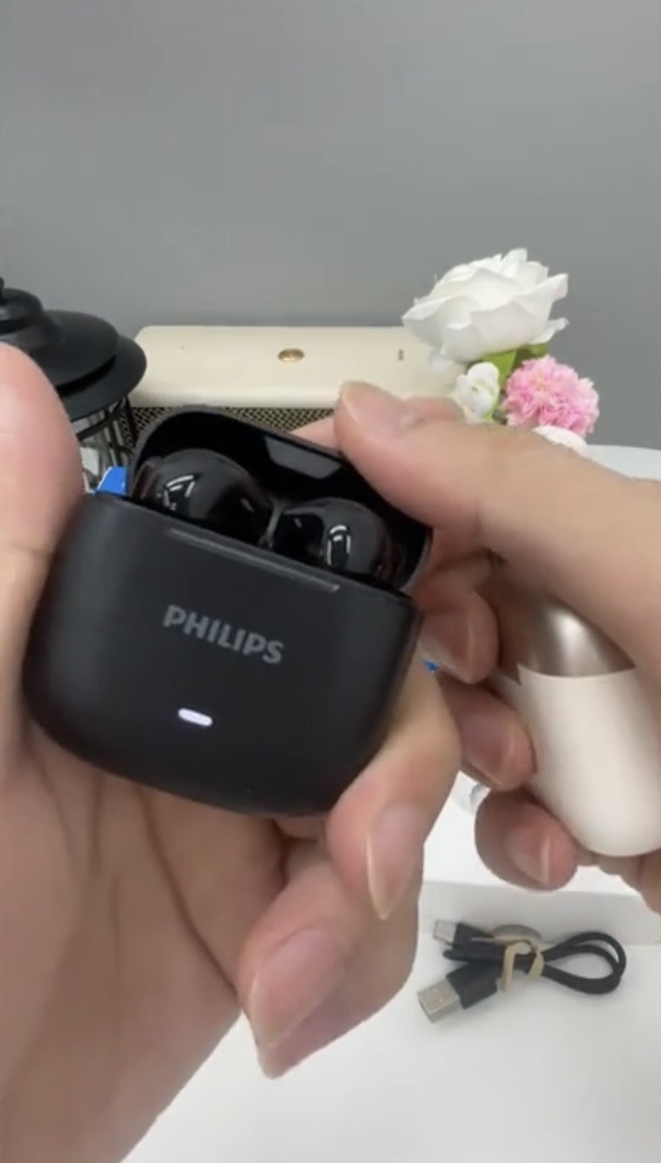 Wireless earbuds brand new Philips - Image 2
